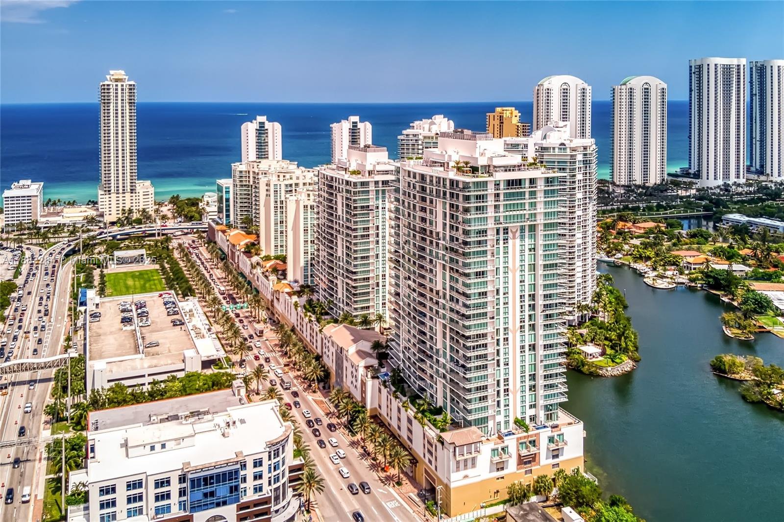 image Parque Towers Condo94