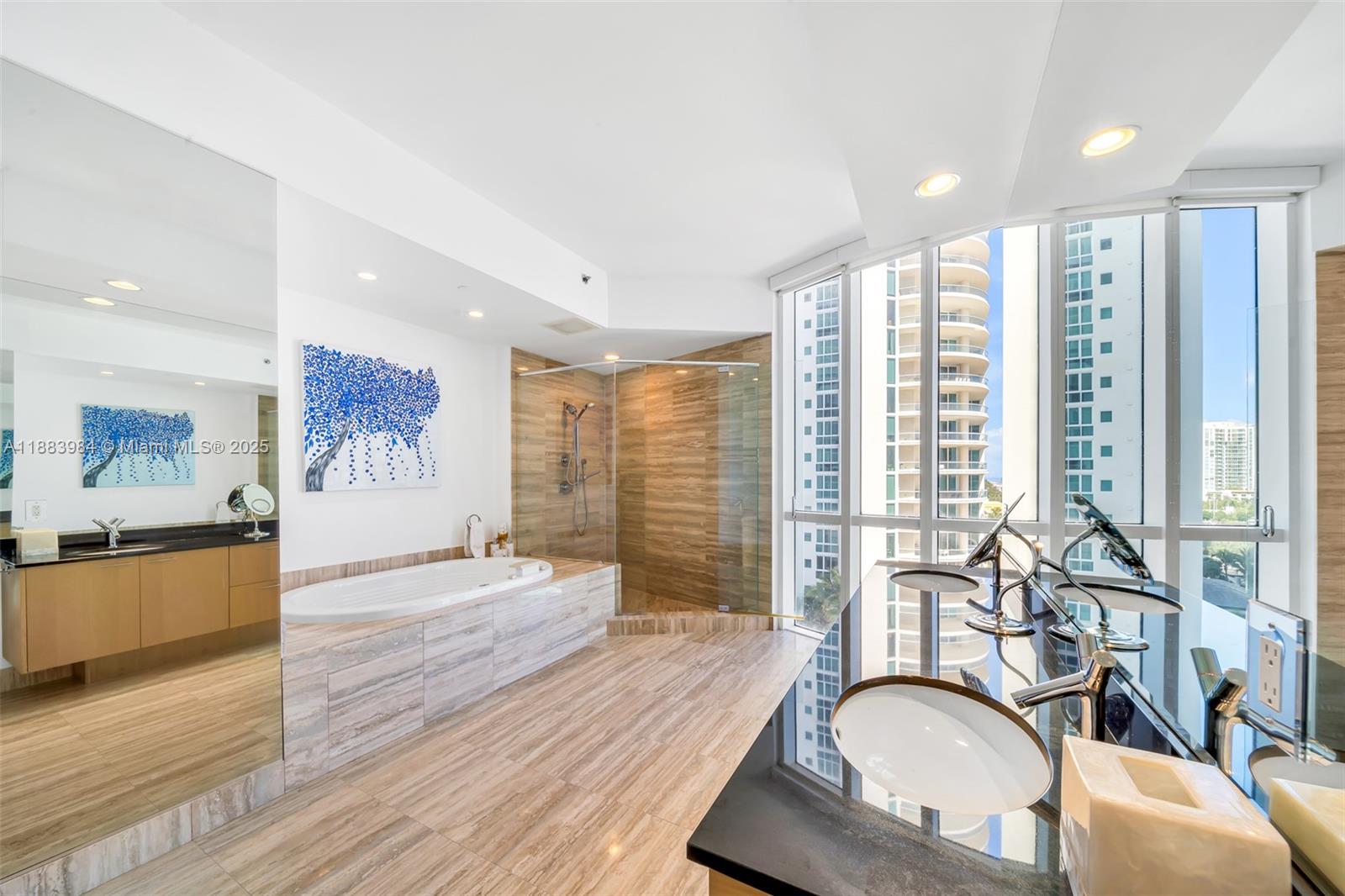 image Trump Towers I Condo32