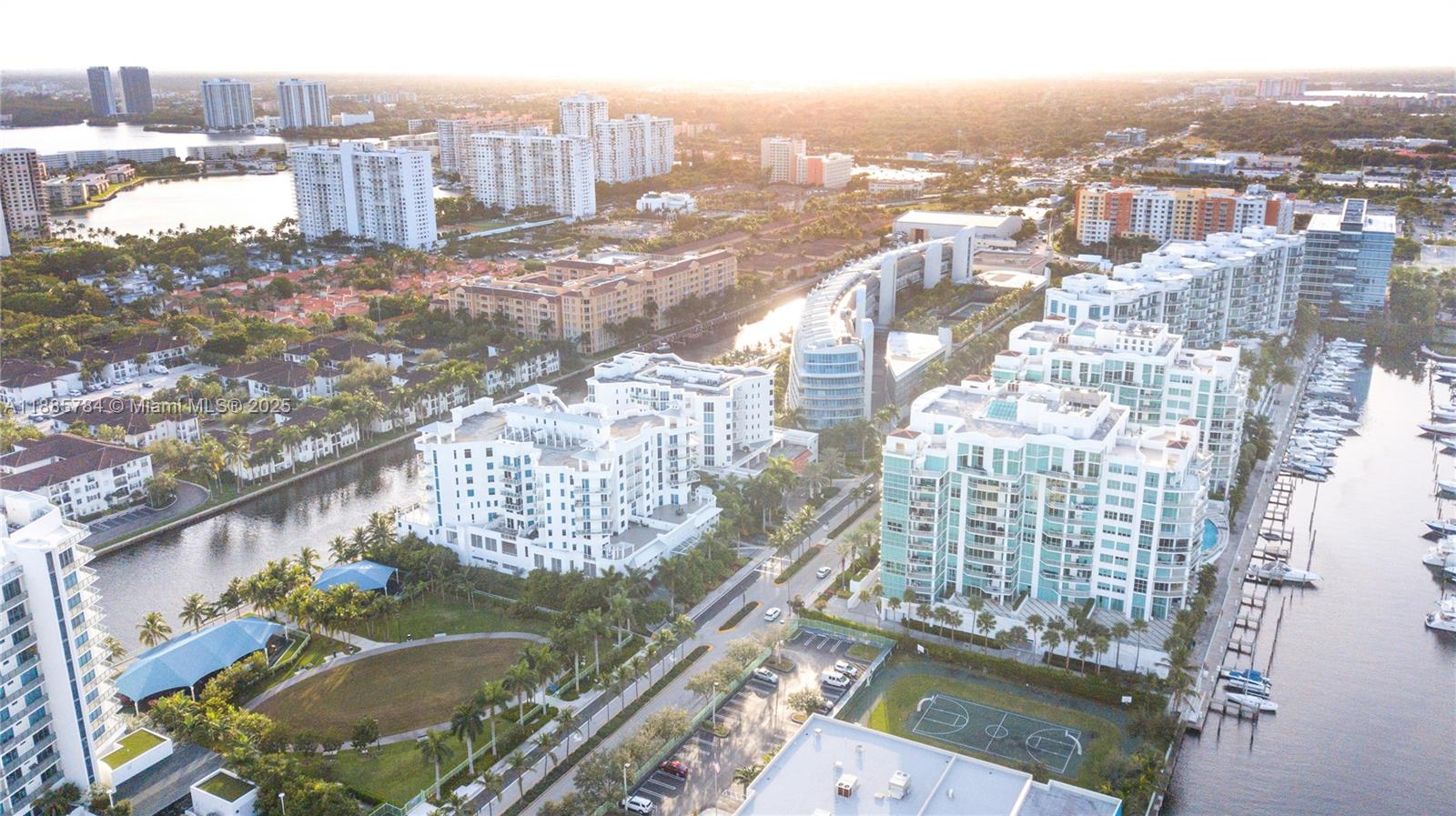 image 3030 Aventura35