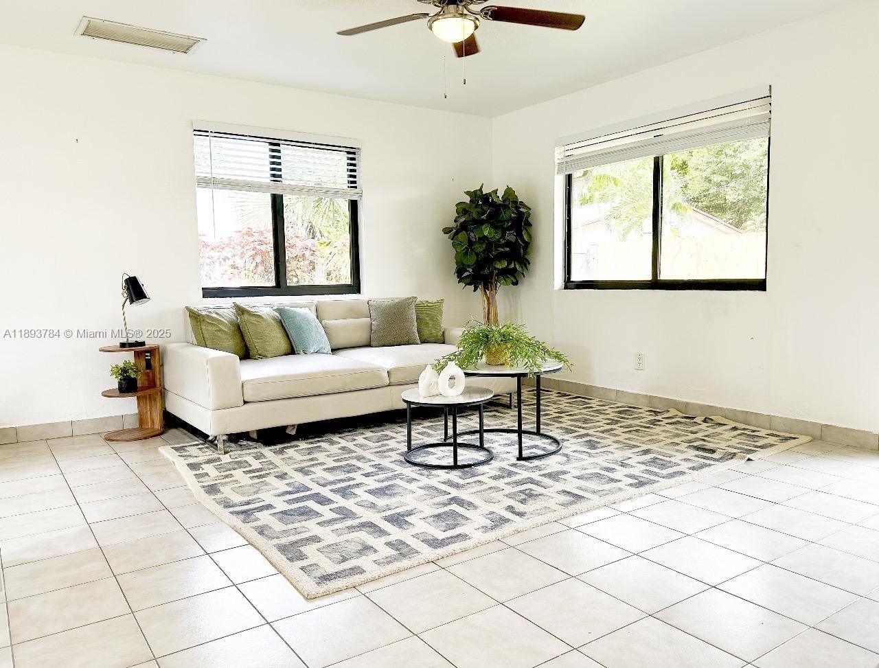 1505 SW 22nd St #1-2