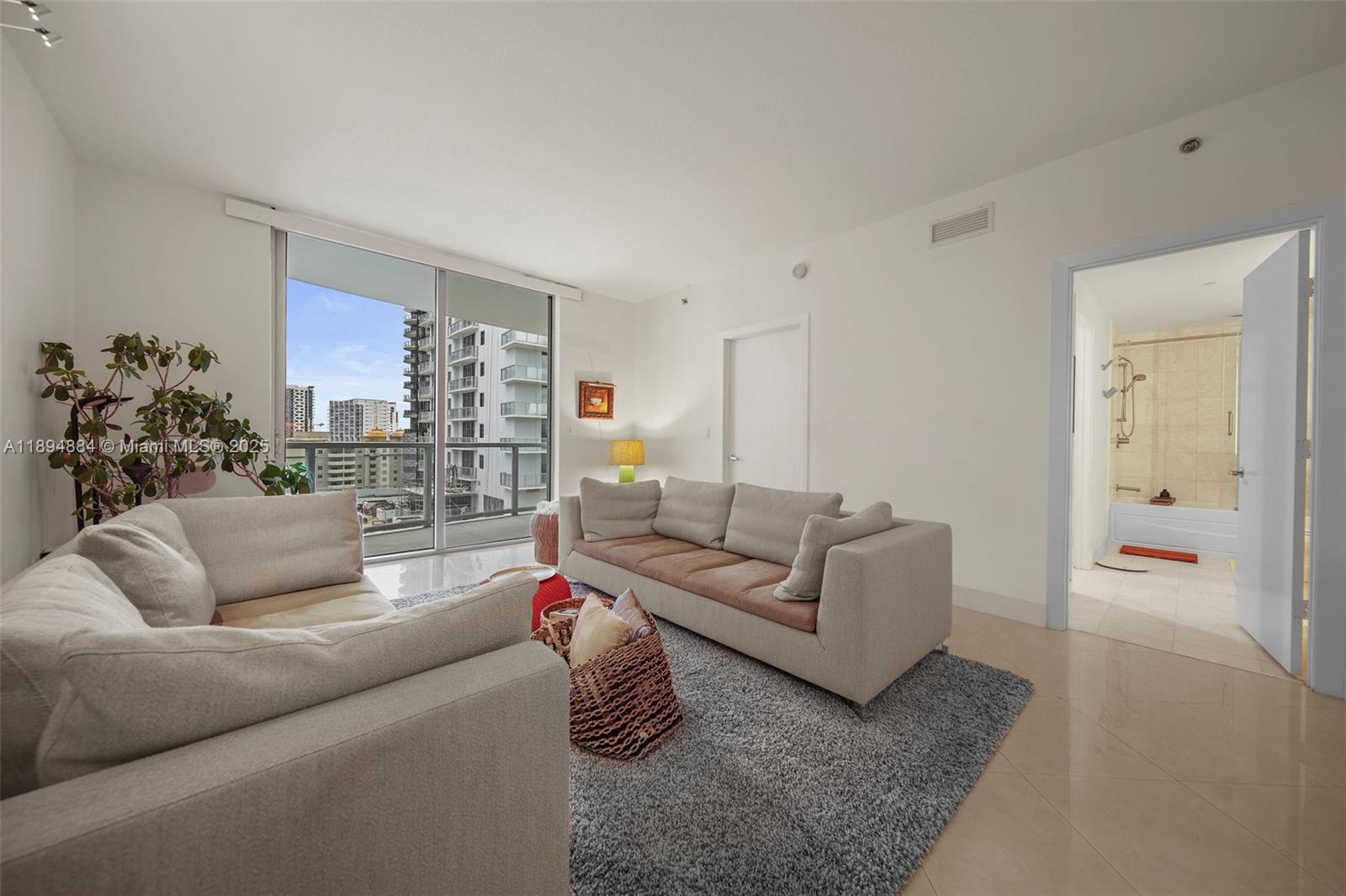 1060 Brickell Ave #1513
