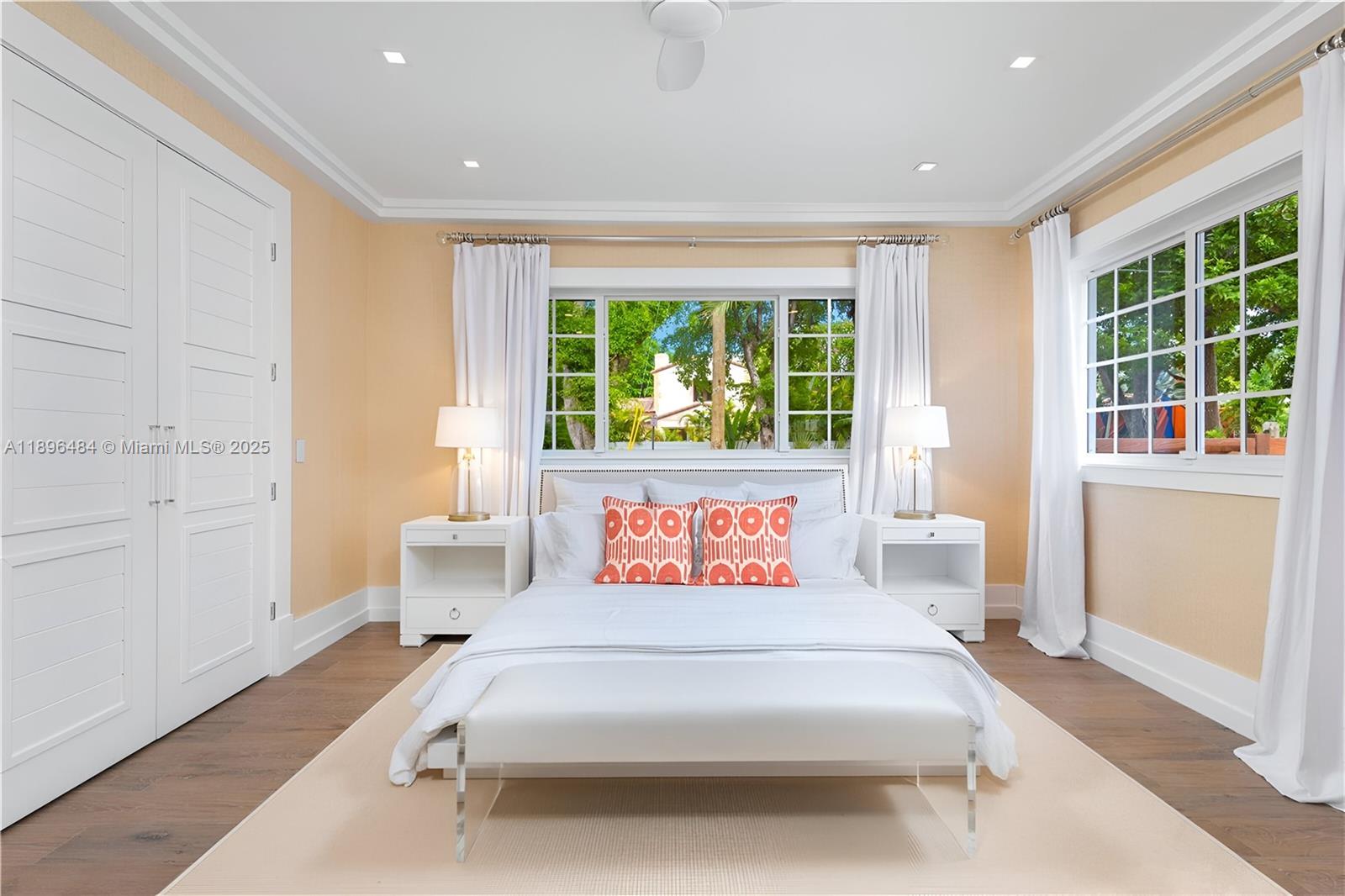 2575 Pine Tree Dr Miami Beach, FL 33140