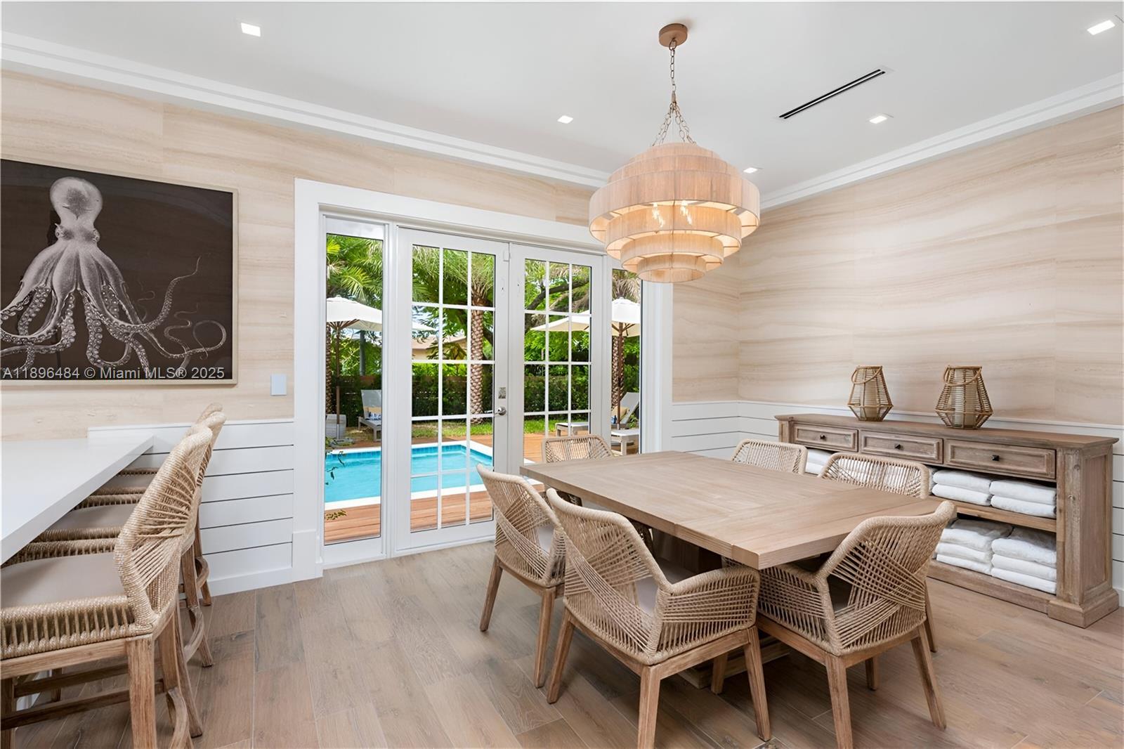 2575 Pine Tree Dr Miami Beach, FL 33140