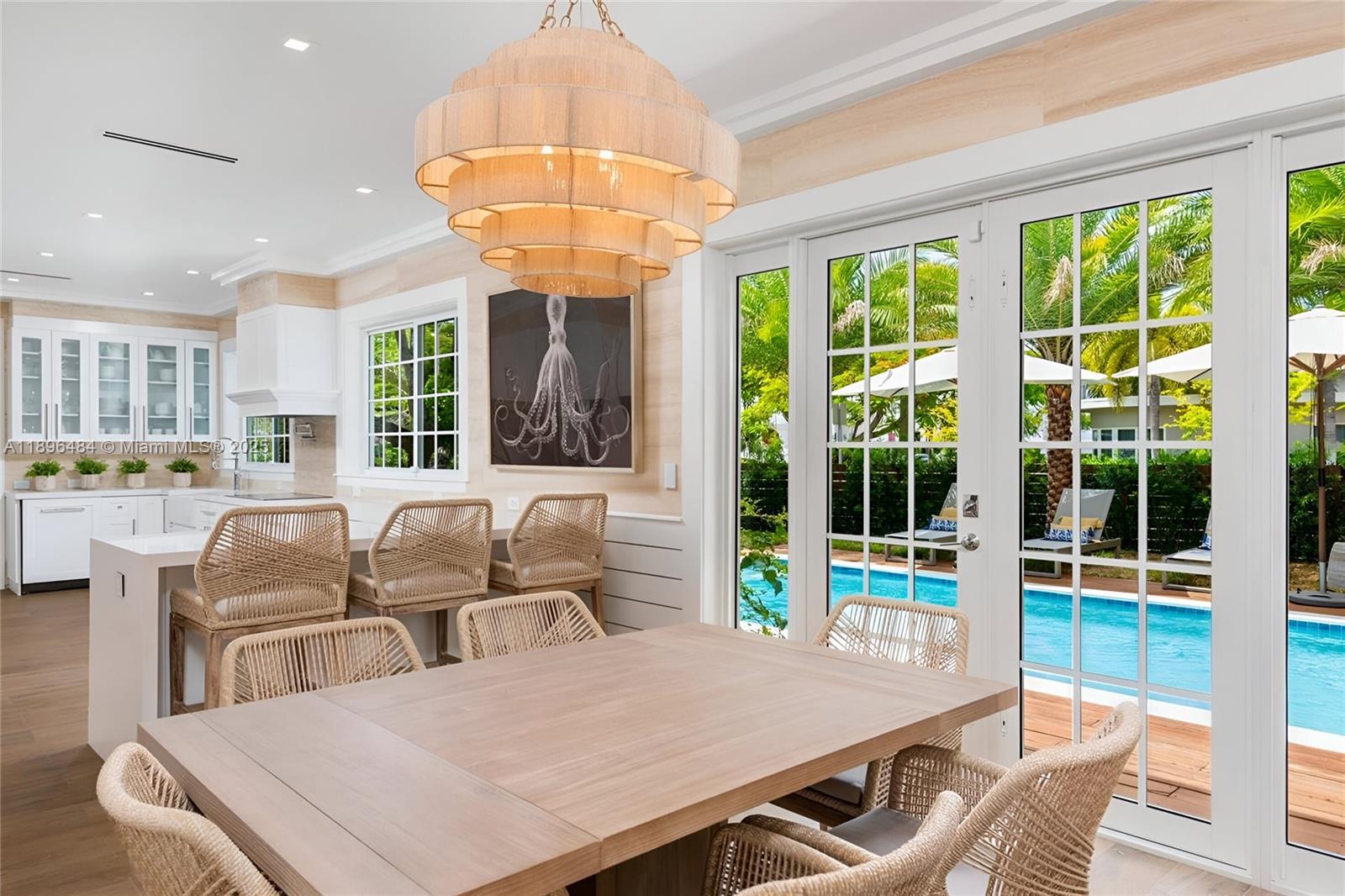 2575 Pine Tree Dr Miami Beach, FL 33140