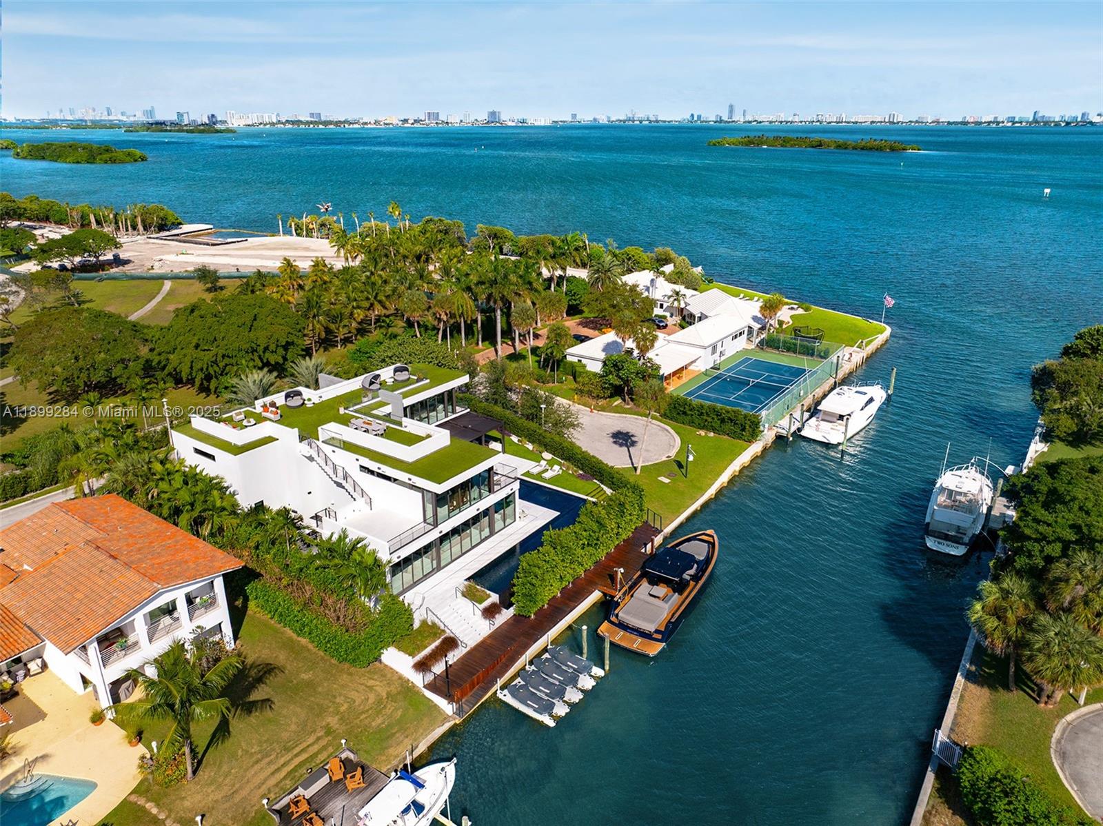 790 Lake Rd Miami, FL 33137