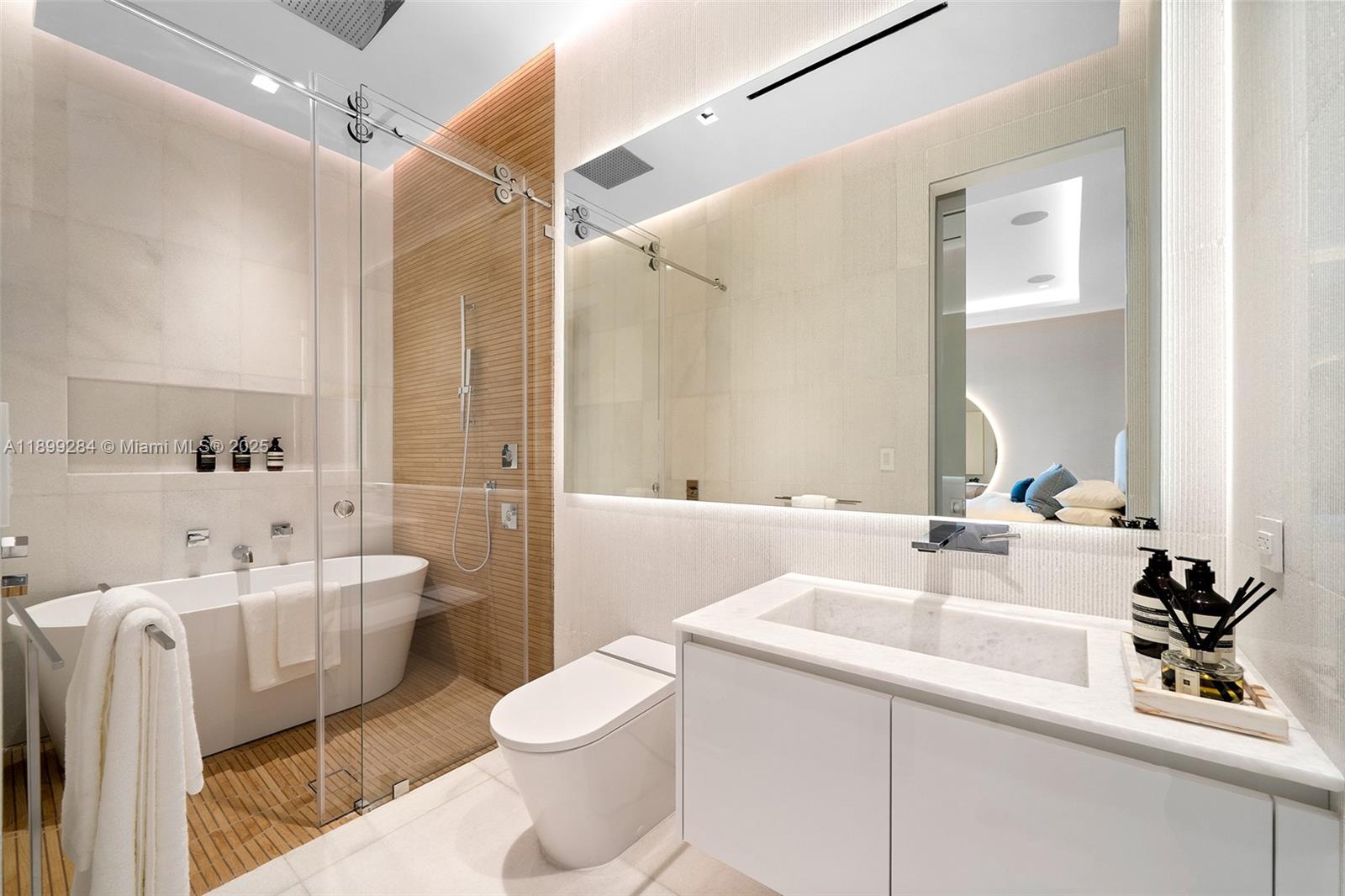 790 Lake Rd Miami, FL 33137