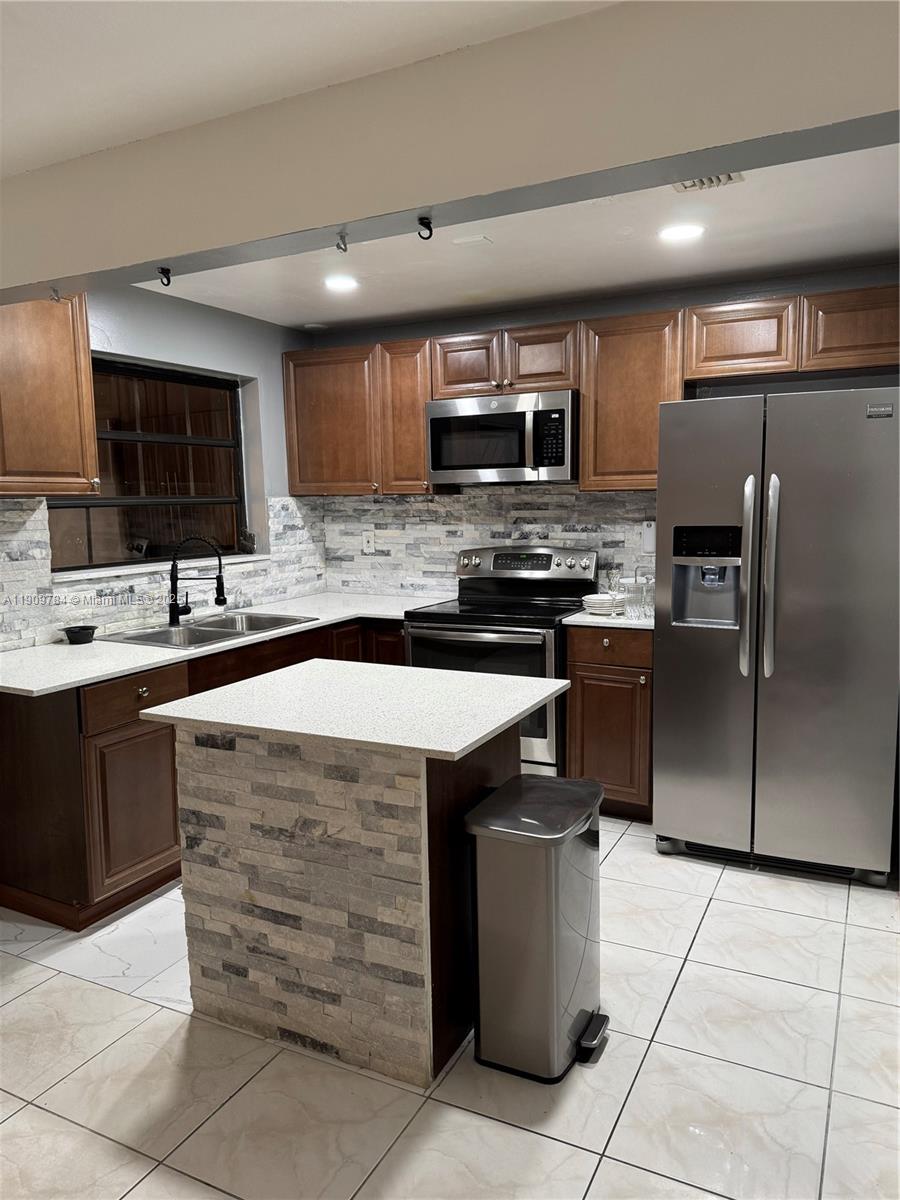 6025 SW 133rd Ct Miami, FL 33183