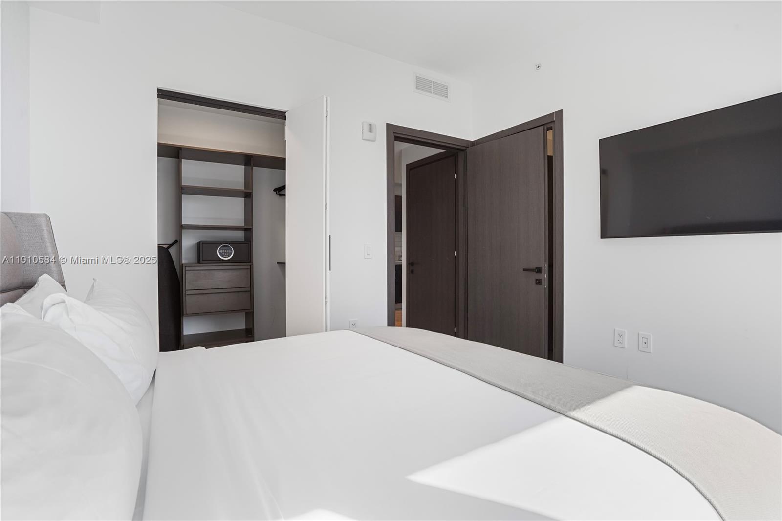 398 NE 5th St #1811 Miami, FL 33132