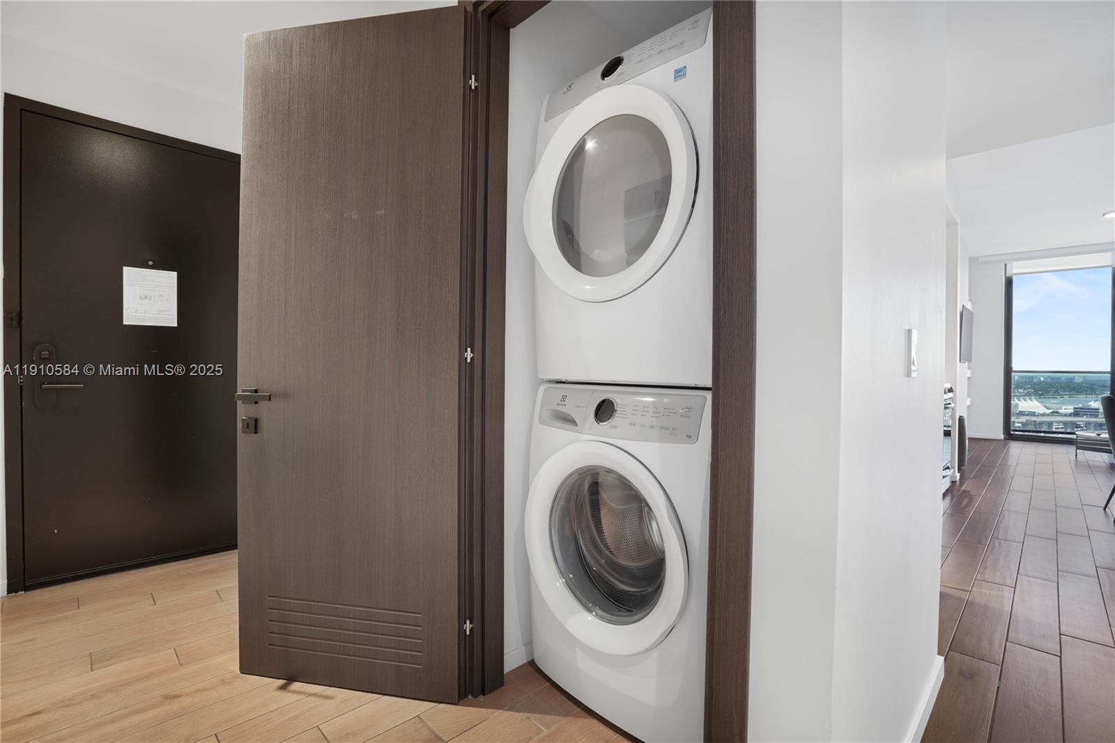 398 NE 5th St #1811 Miami, FL 33132