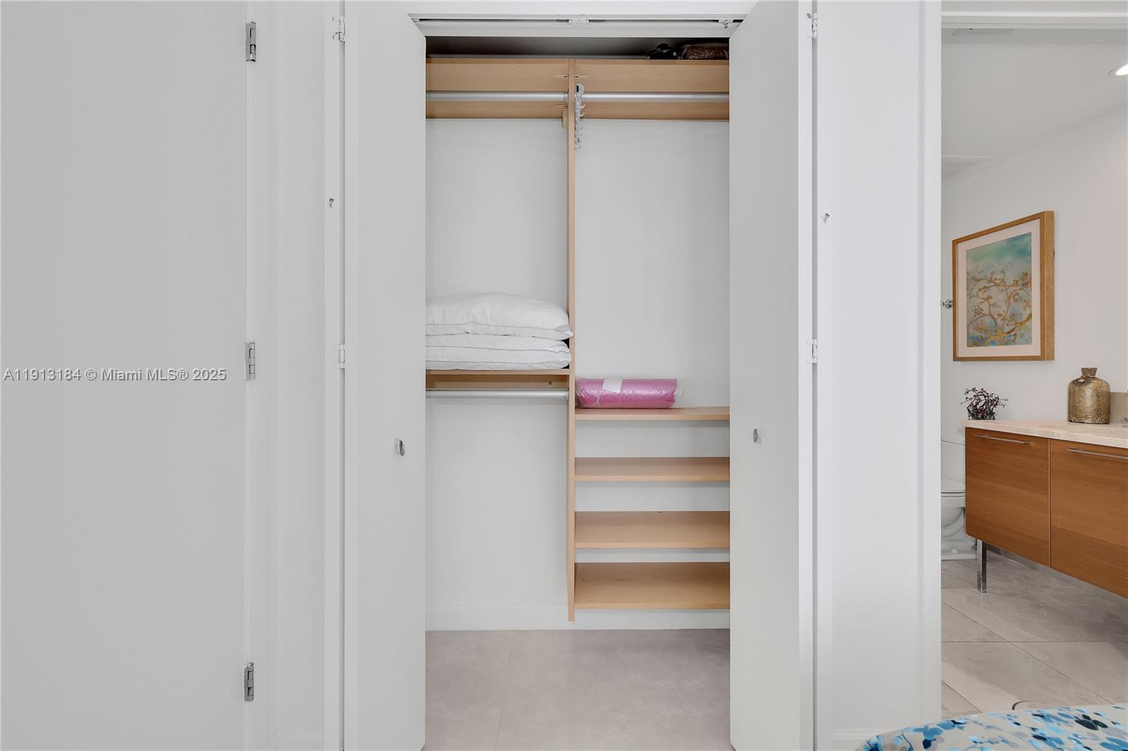 image Jade Beach Condo17