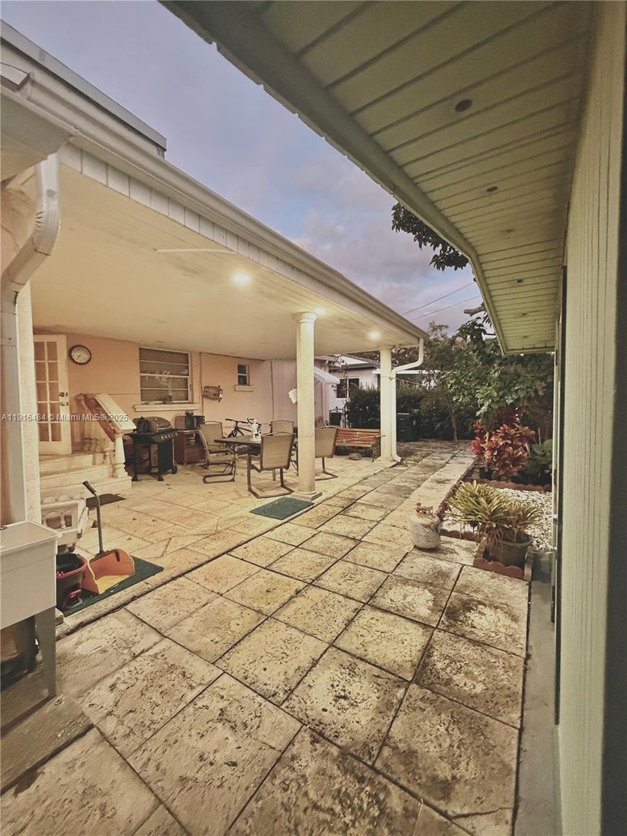 5850 SW 13th Ter West Miami, FL 33144