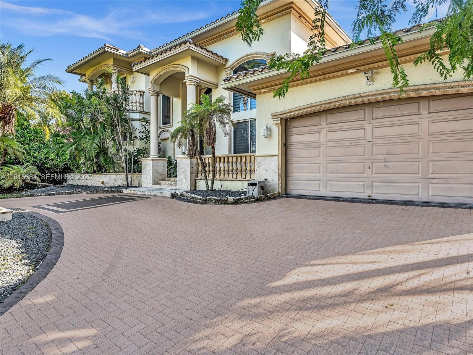 922 Washington St Hollywood, FL 33019