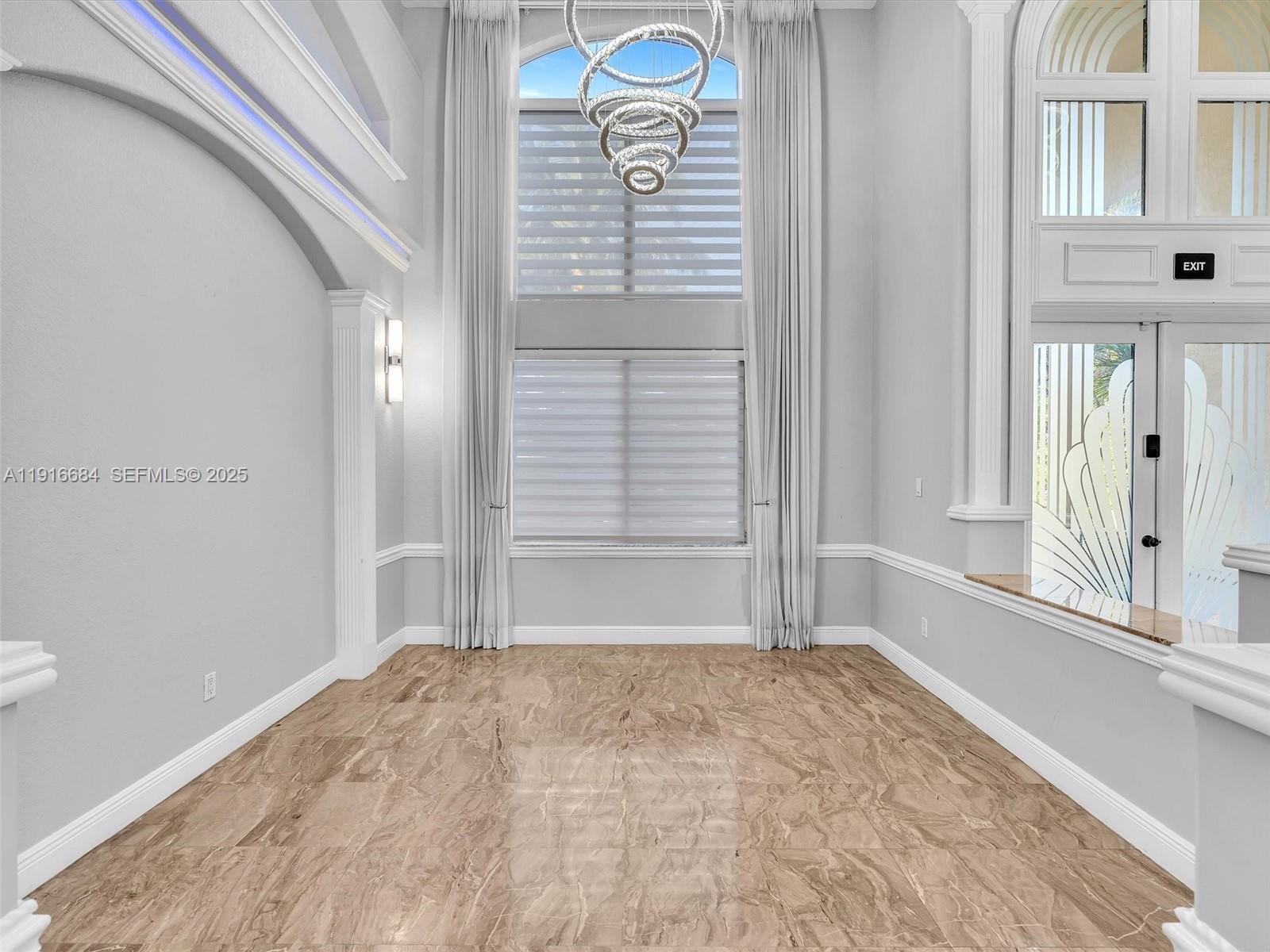 922 Washington St Hollywood, FL 33019