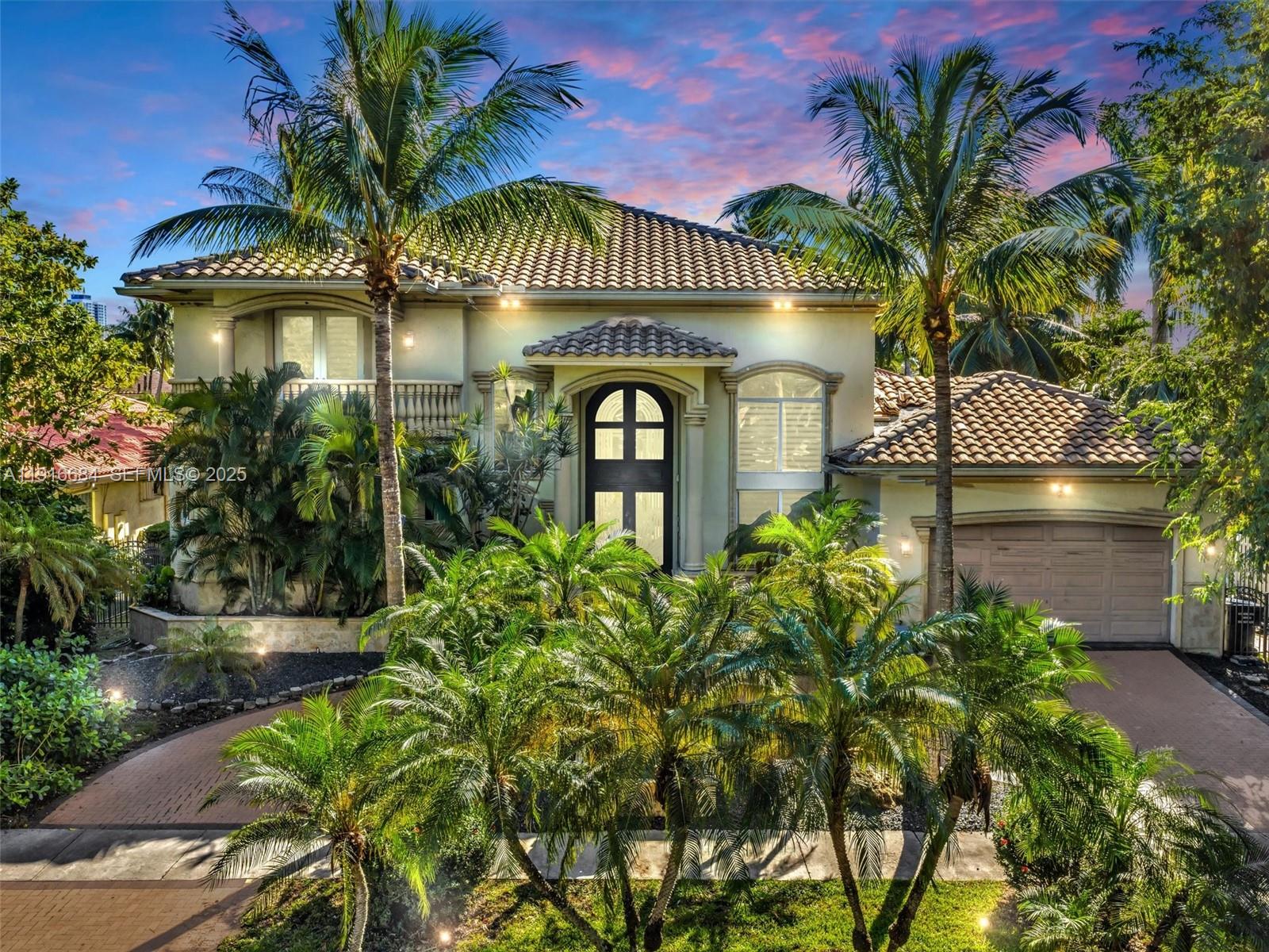 922 Washington St Hollywood, FL 33019