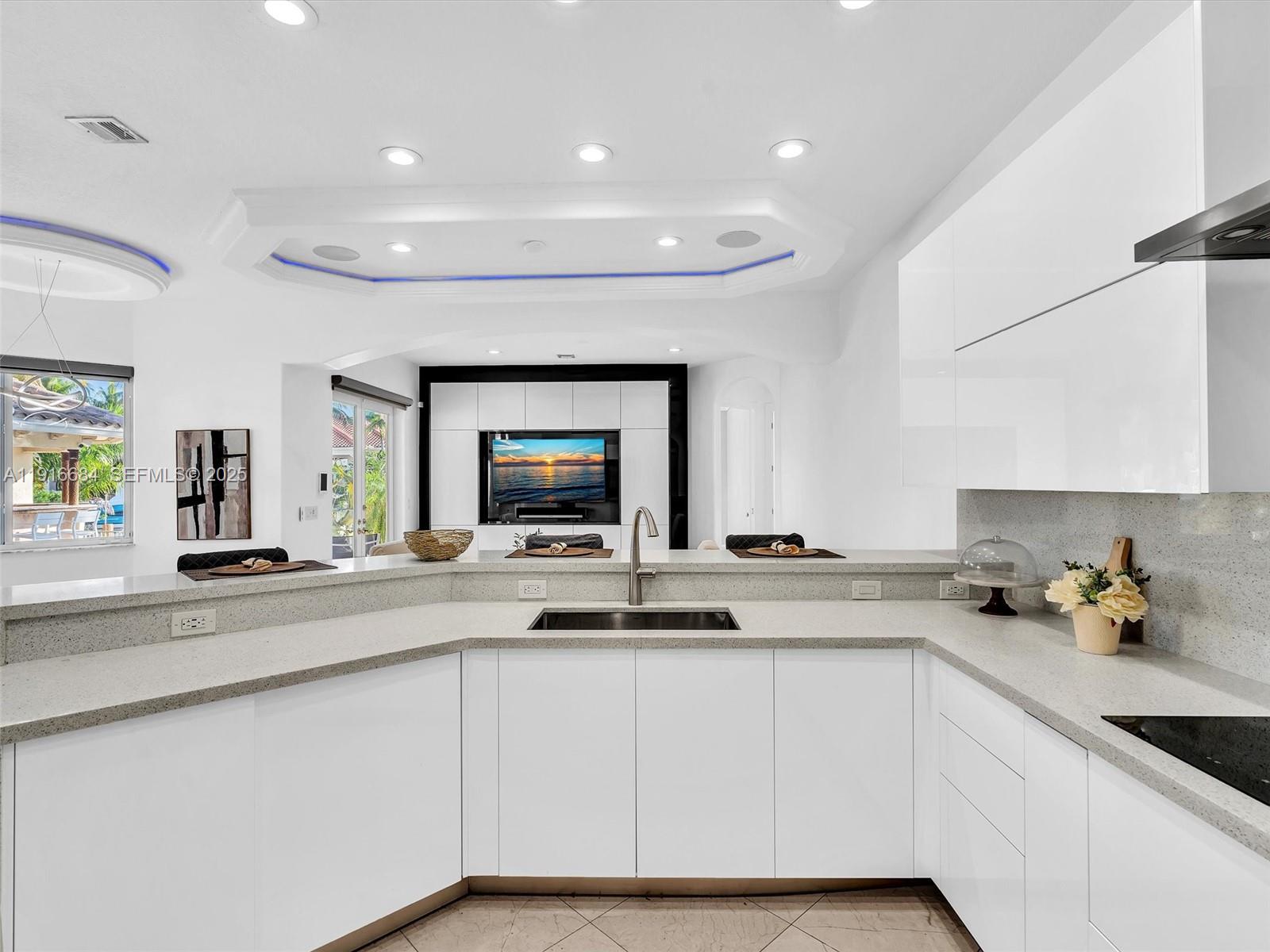 922 Washington St Hollywood, FL 33019