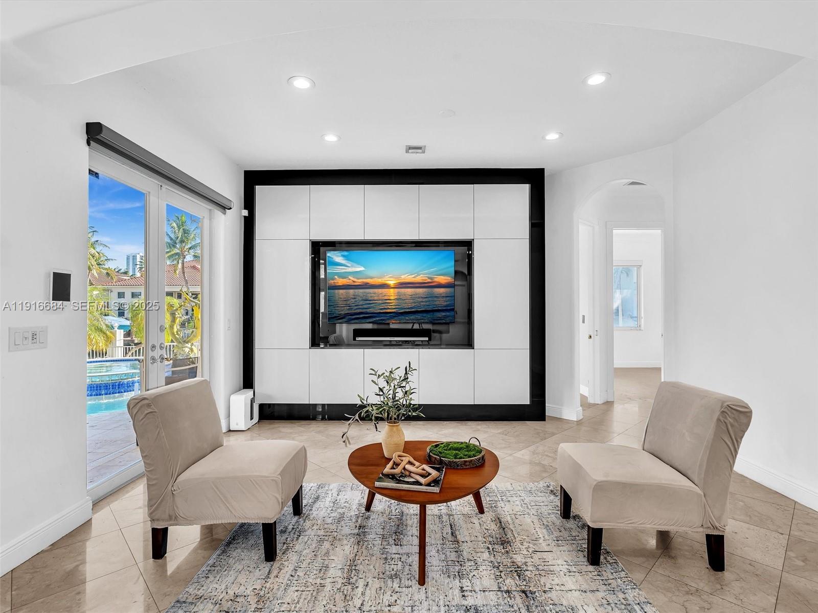 922 Washington St Hollywood, FL 33019