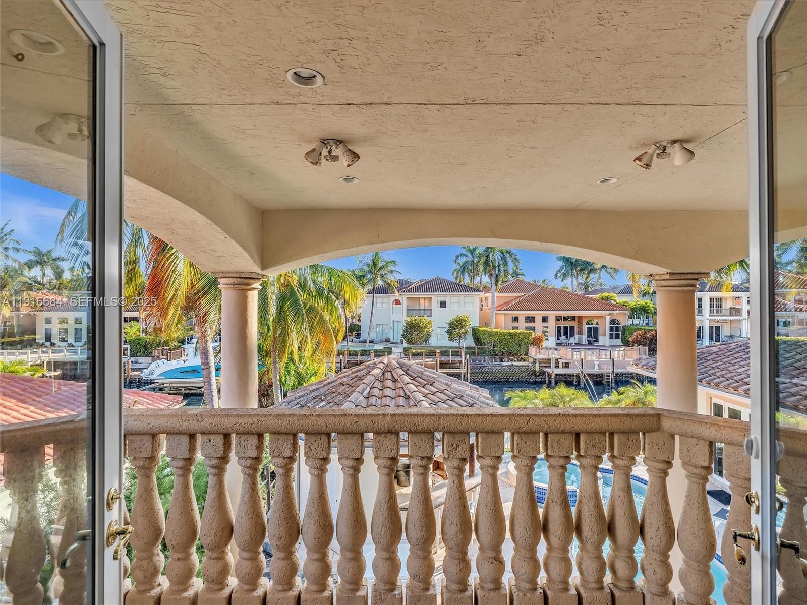 922 Washington St Hollywood, FL 33019