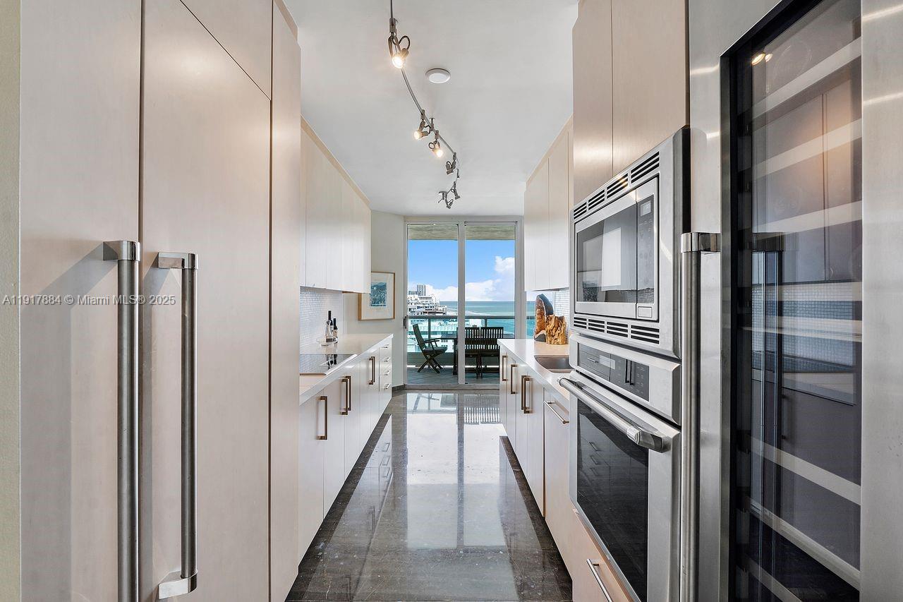 5025 Collins Ave #1907 Miami Beach, FL 33140