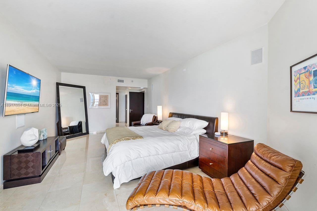 5025 Collins Ave #1907 Miami Beach, FL 33140