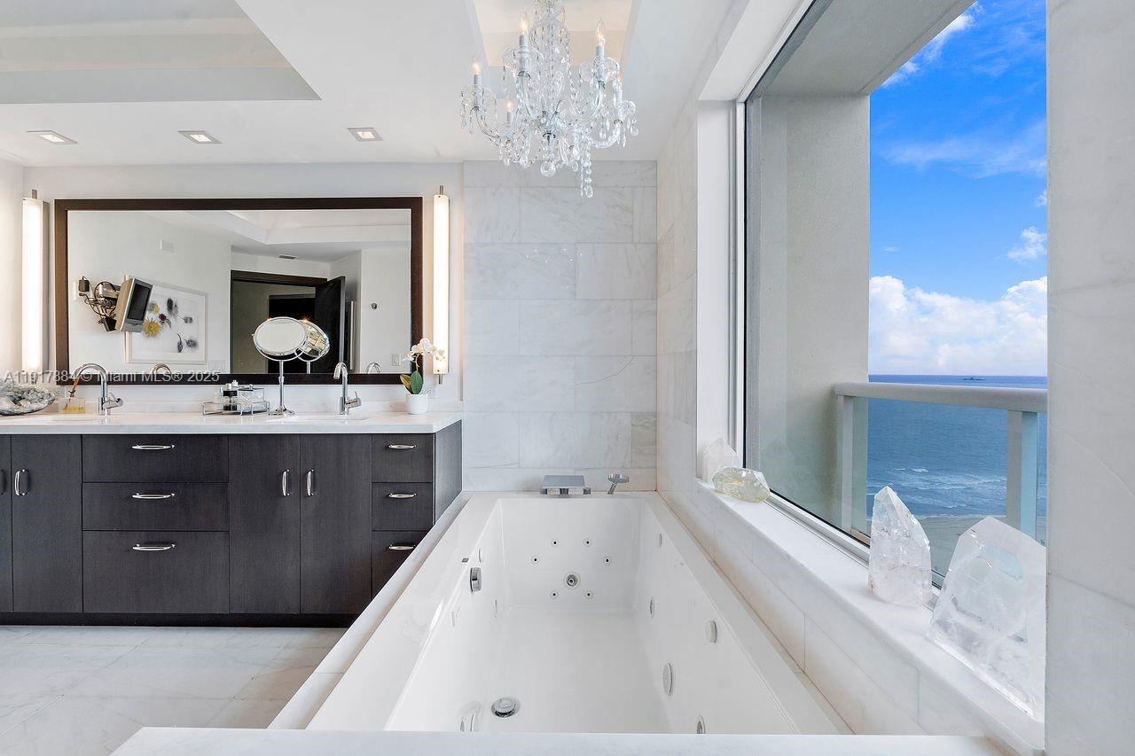 5025 Collins Ave #1907 Miami Beach, FL 33140