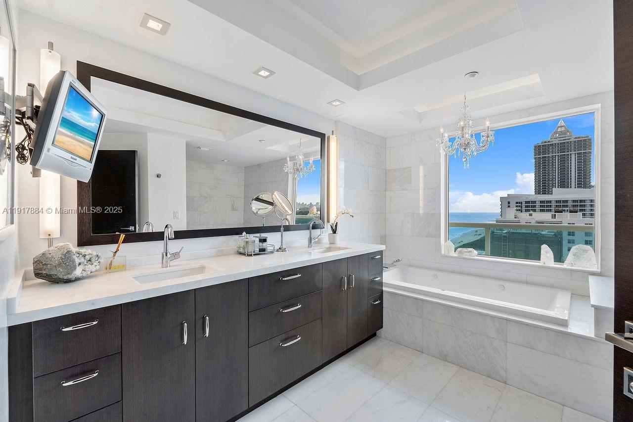 5025 Collins Ave #1907 Miami Beach, FL 33140