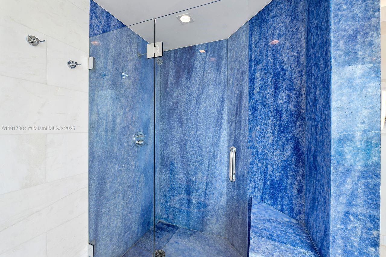 5025 Collins Ave #1907 Miami Beach, FL 33140