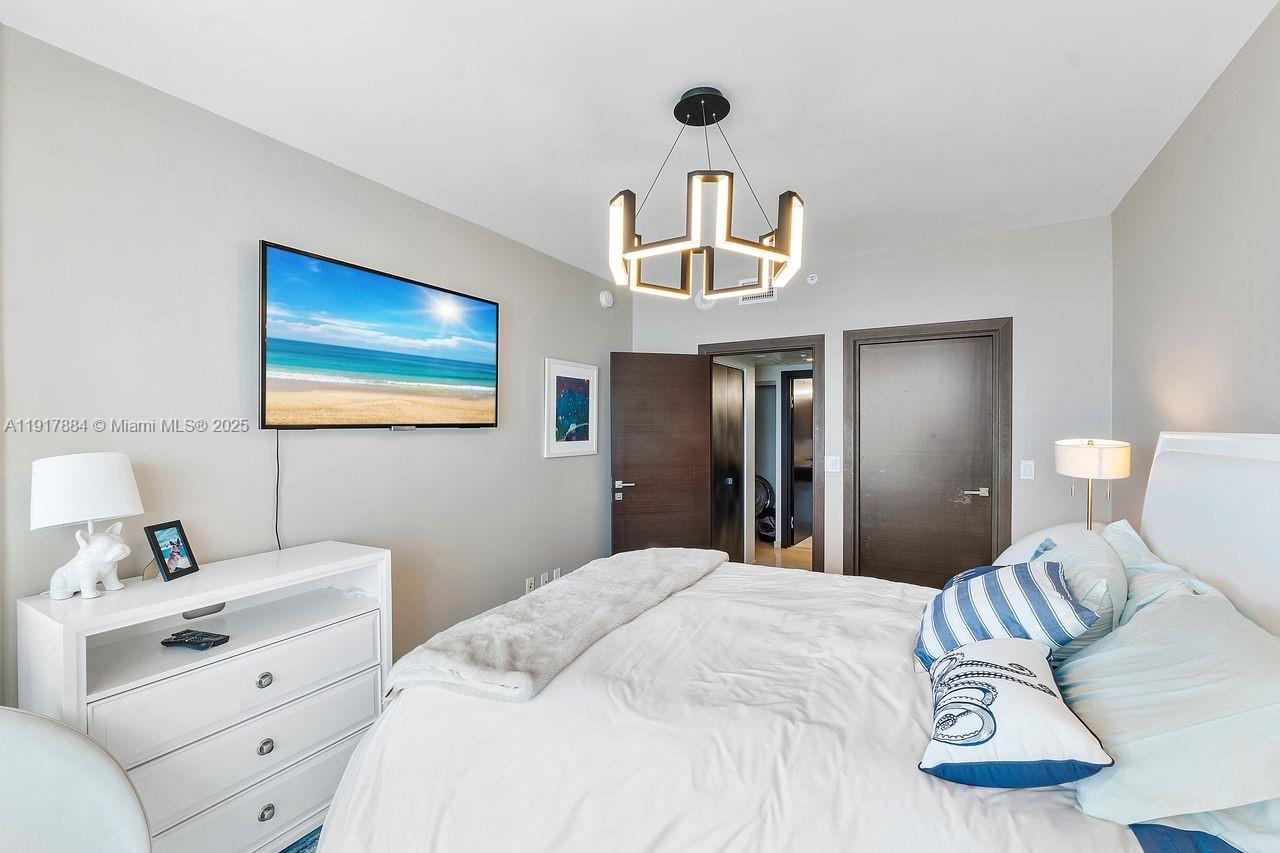 5025 Collins Ave #1907 Miami Beach, FL 33140