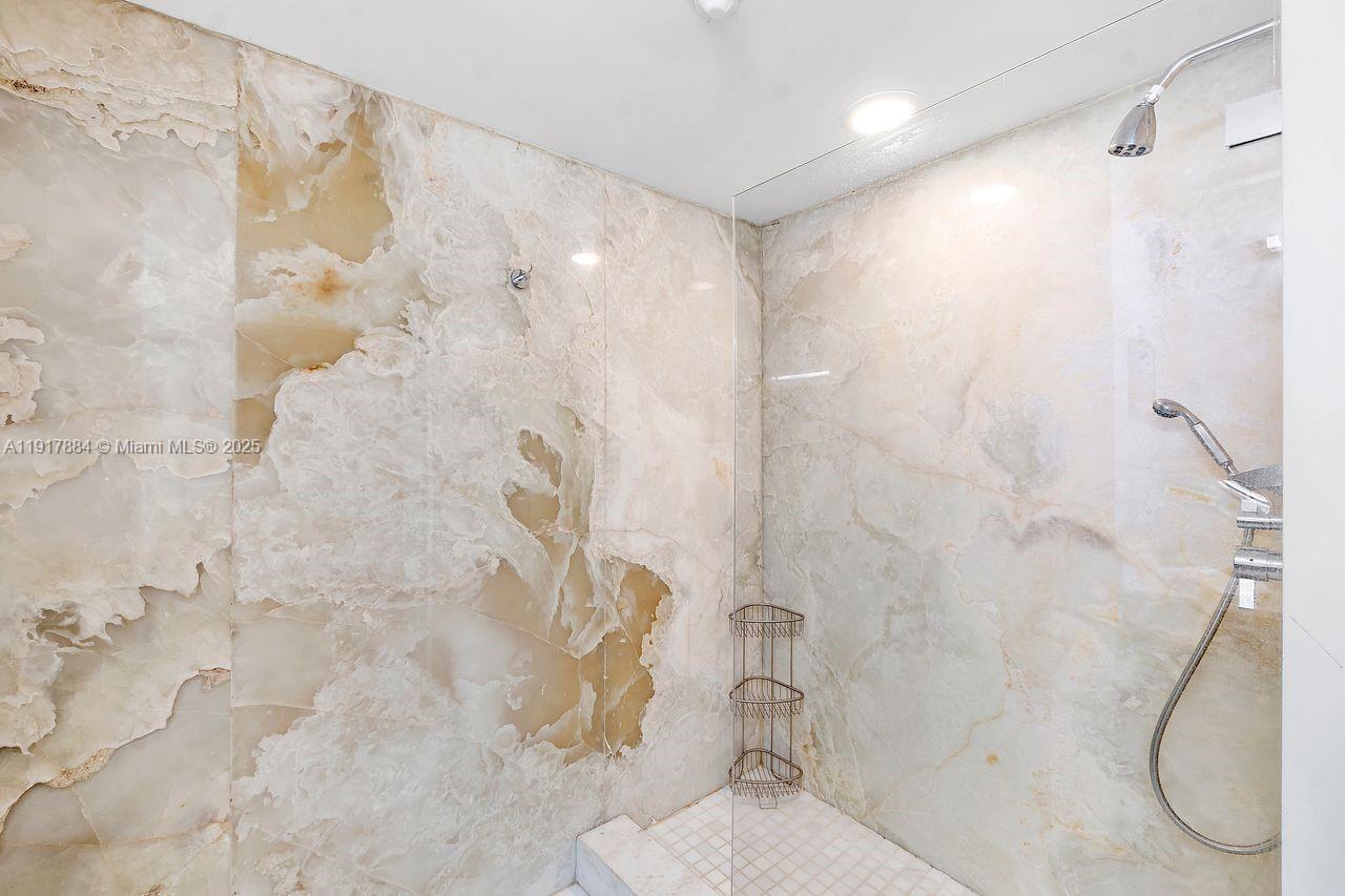 5025 Collins Ave #1907 Miami Beach, FL 33140