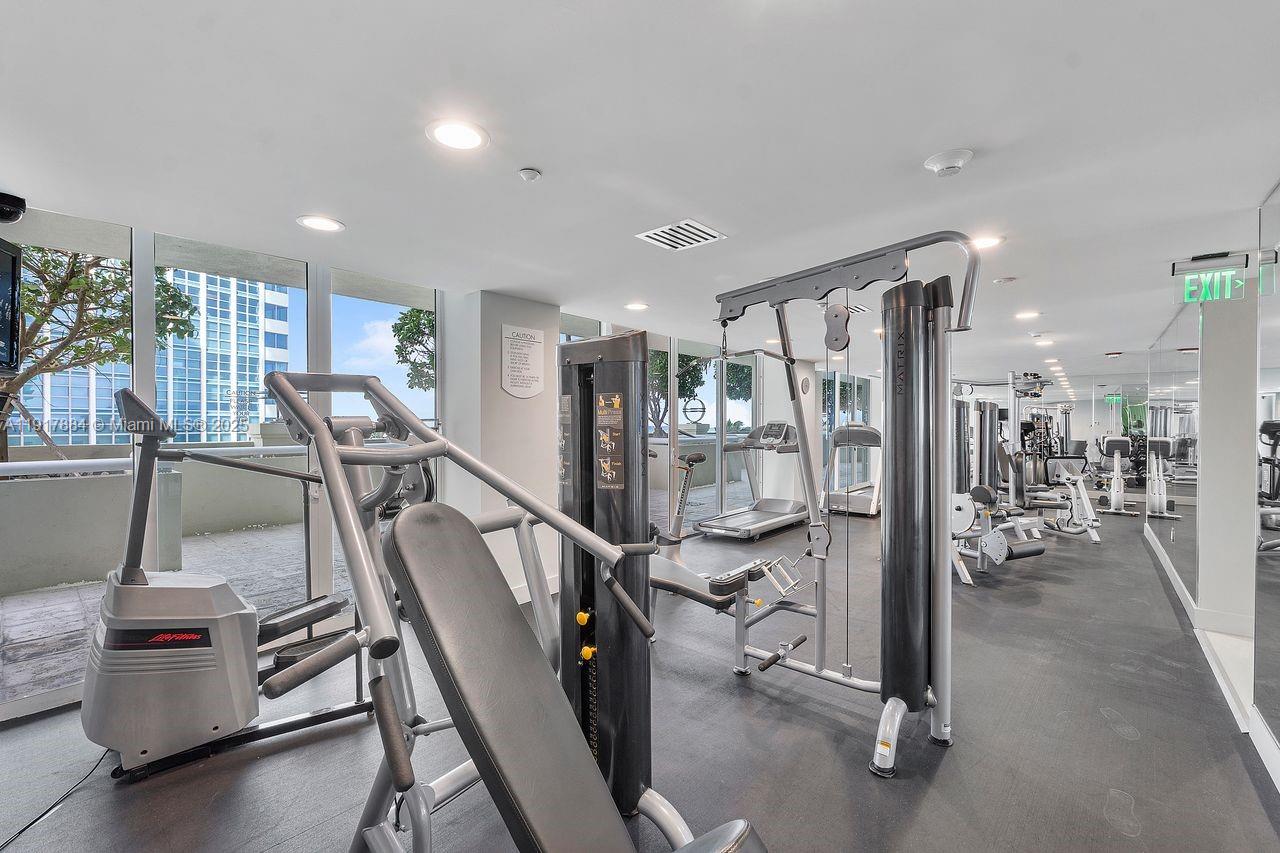 5025 Collins Ave #1907 Miami Beach, FL 33140