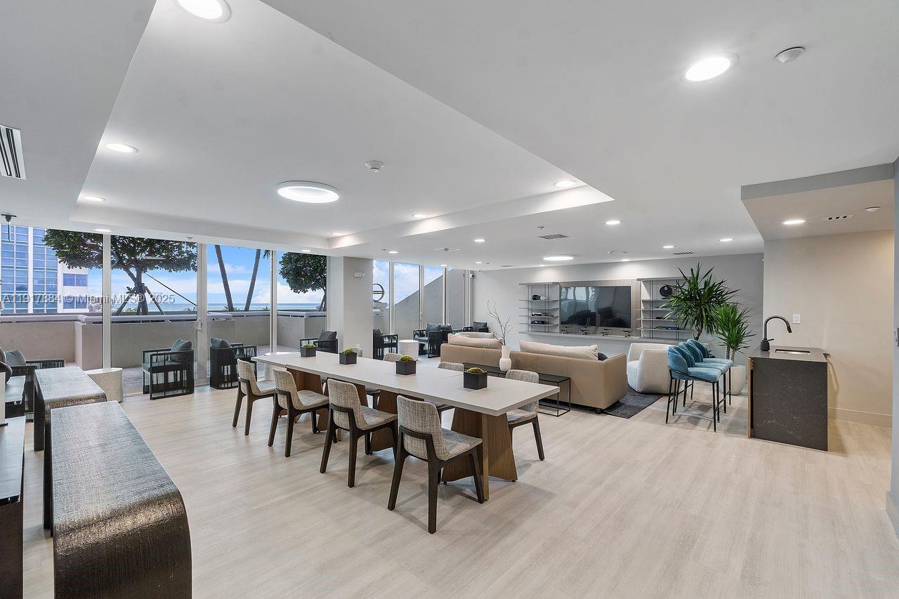 5025 Collins Ave #1907 Miami Beach, FL 33140