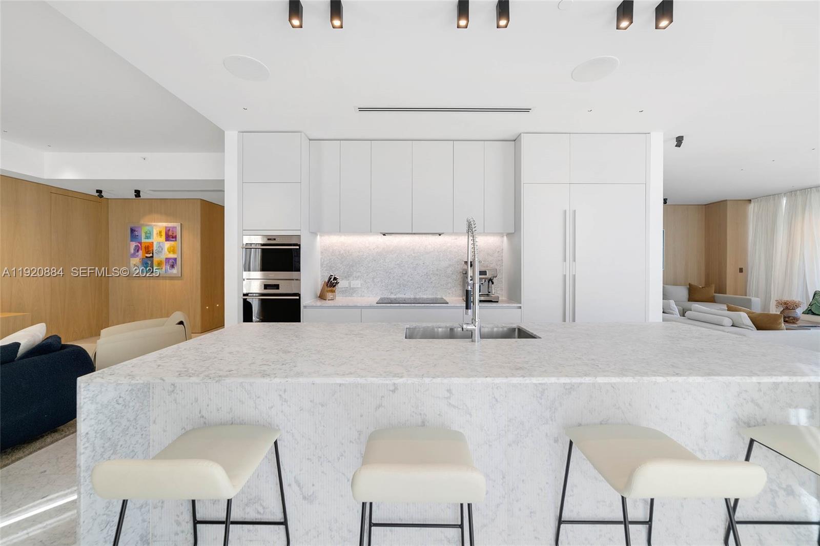 5775 Collins Ave #1501 Miami Beach, FL 33140