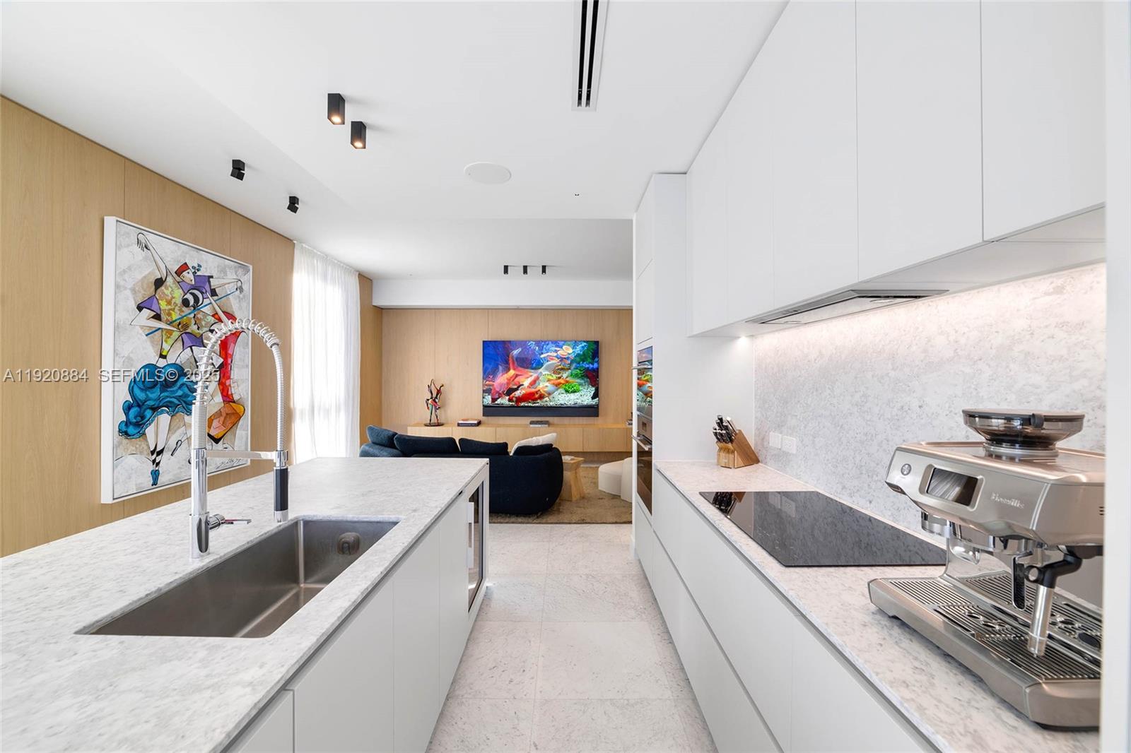 5775 Collins Ave #1501 Miami Beach, FL 33140