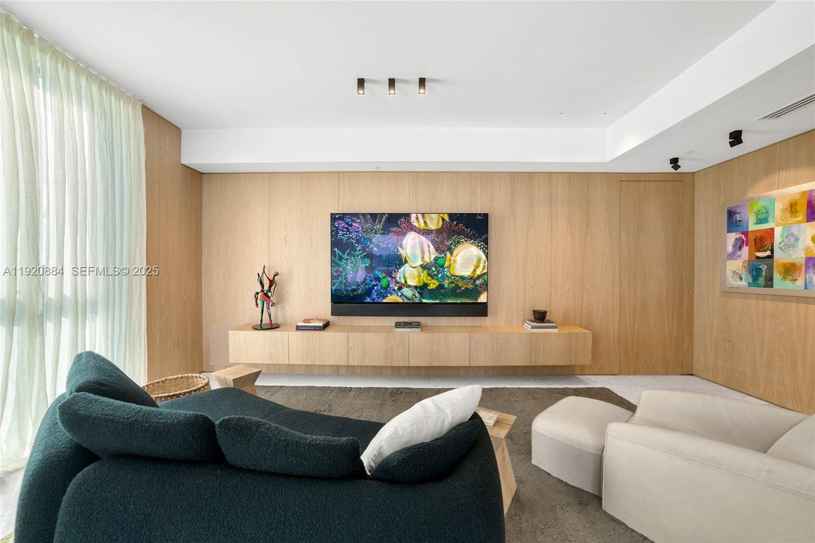 5775 Collins Ave #1501 Miami Beach, FL 33140