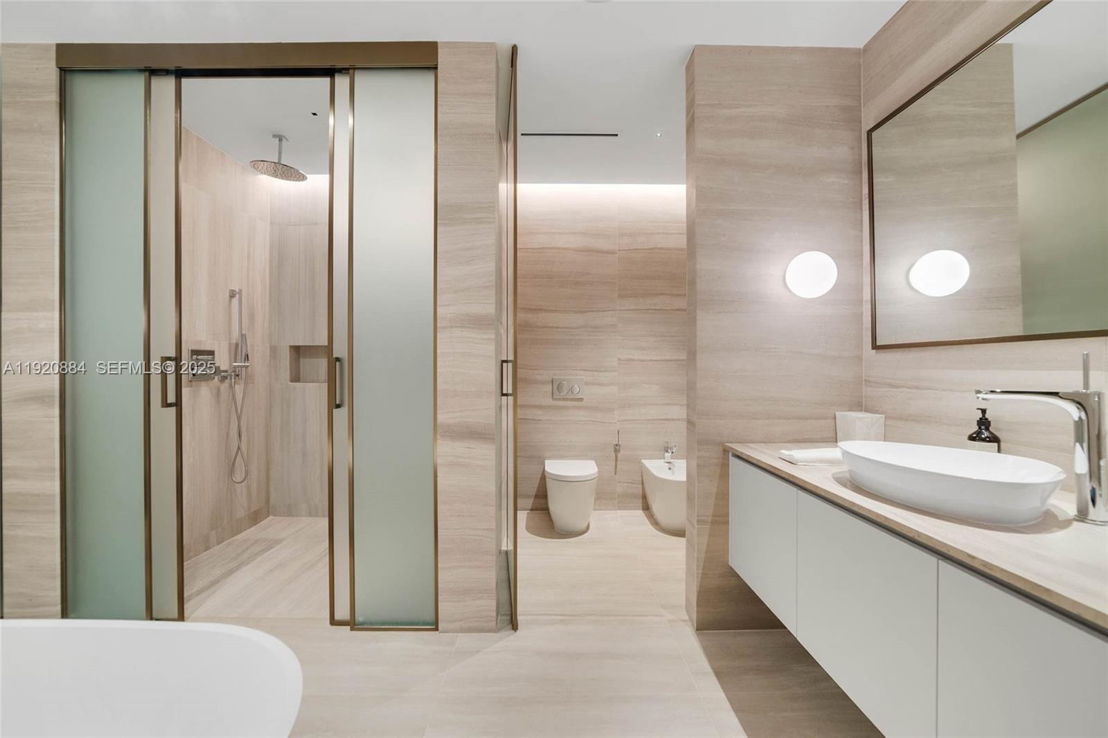 5775 Collins Ave #1501 Miami Beach, FL 33140