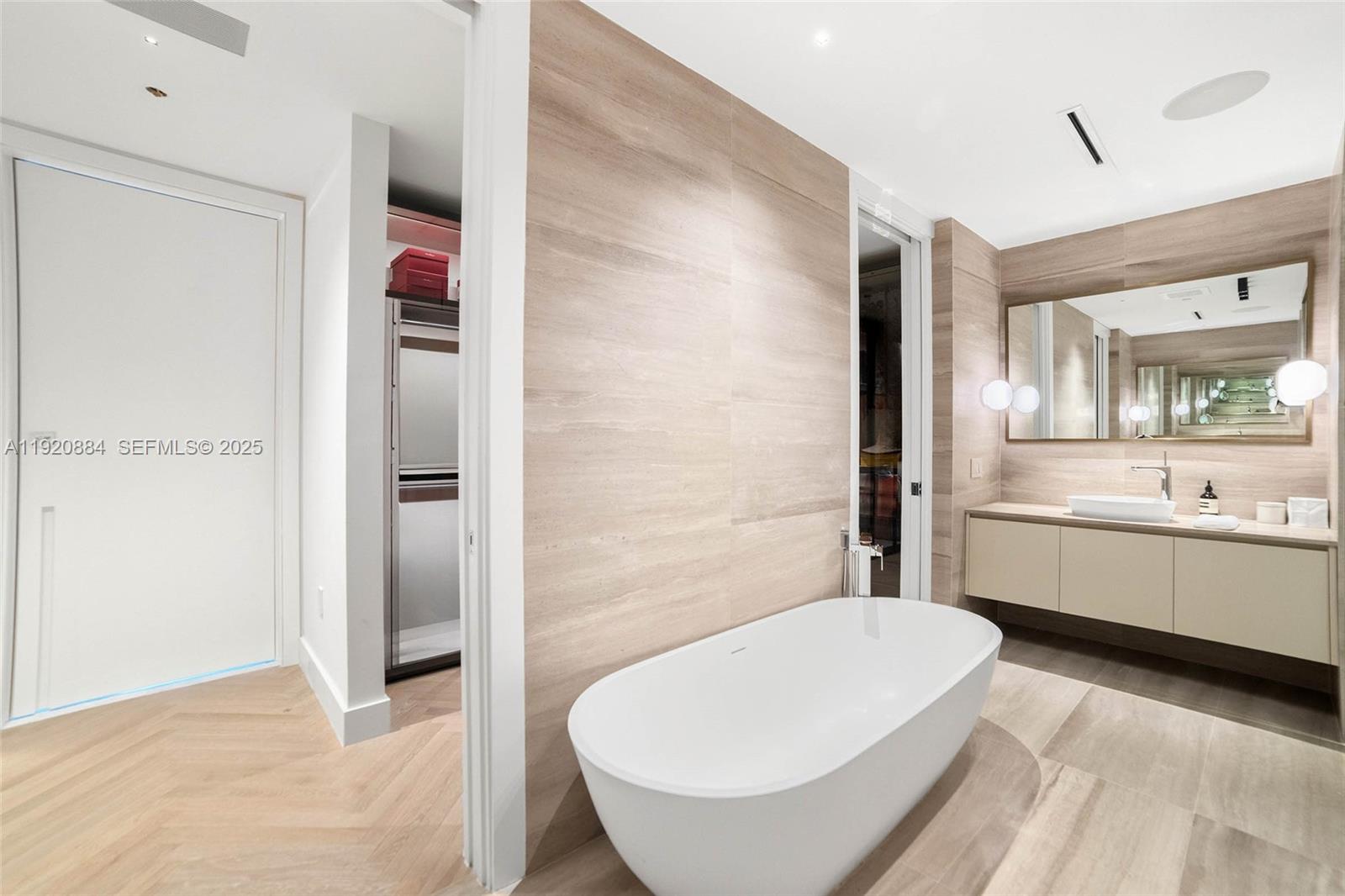 5775 Collins Ave #1501 Miami Beach, FL 33140