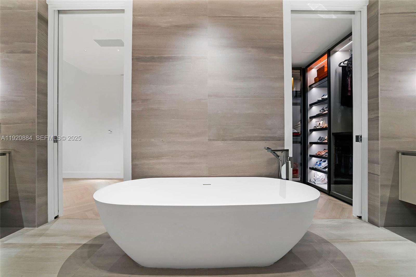 5775 Collins Ave #1501 Miami Beach, FL 33140