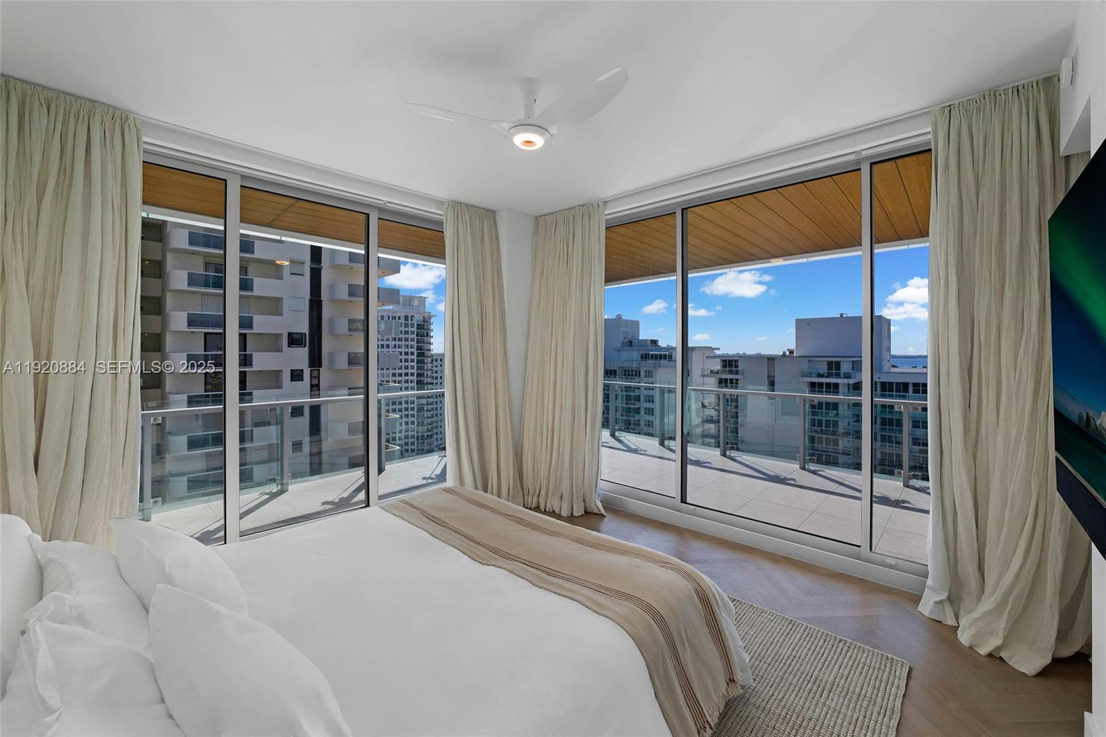 5775 Collins Ave #1501 Miami Beach, FL 33140