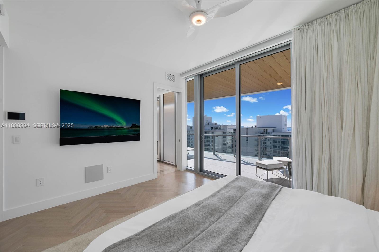 5775 Collins Ave #1501 Miami Beach, FL 33140