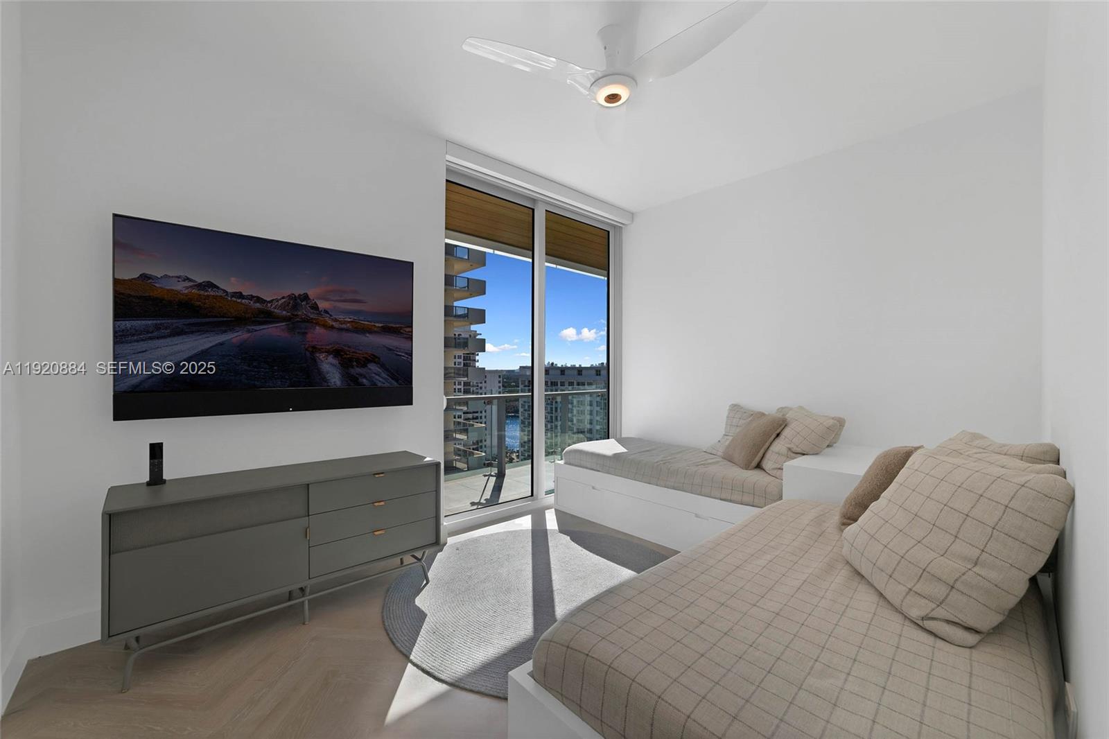 5775 Collins Ave #1501 Miami Beach, FL 33140