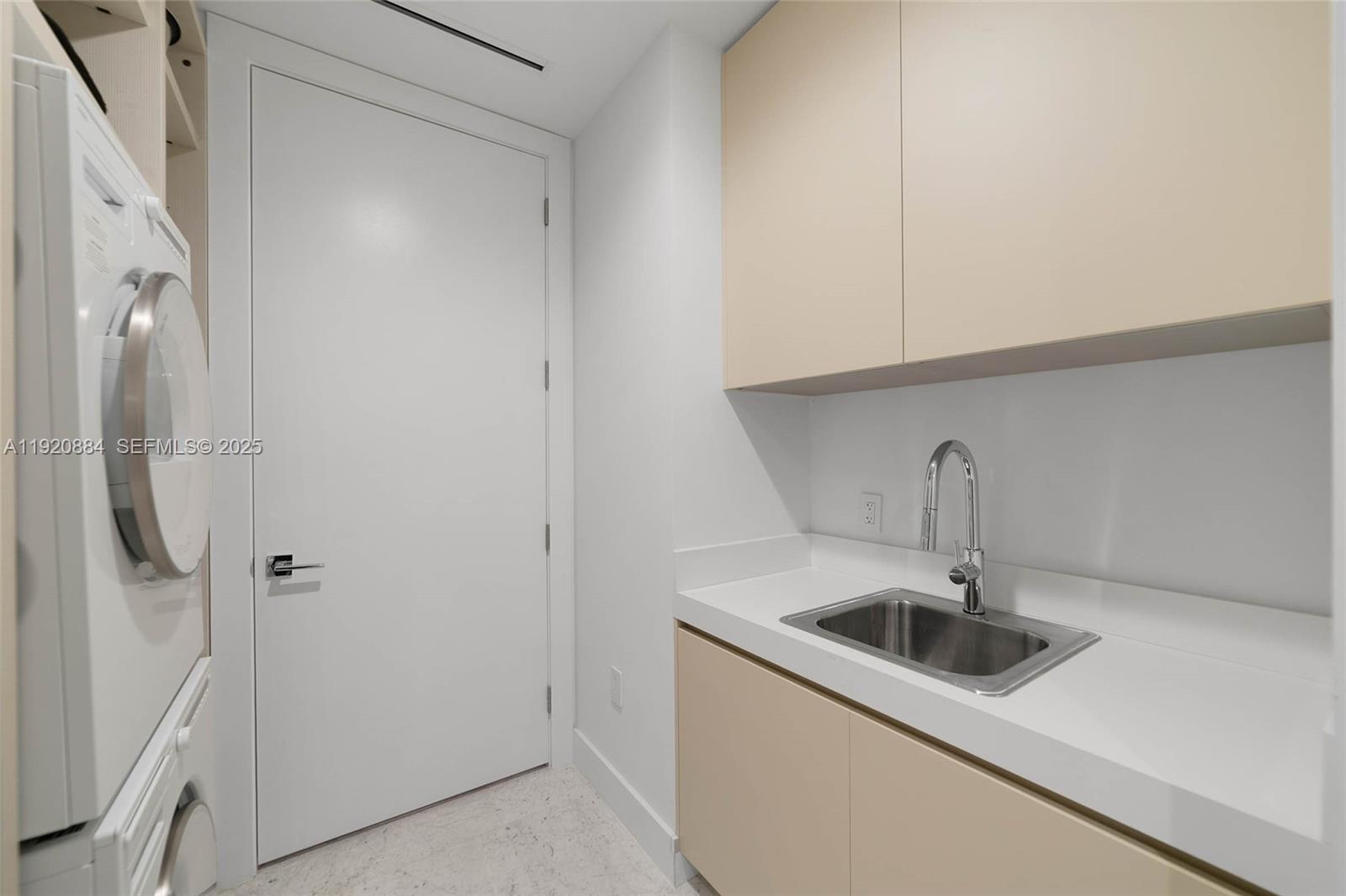 5775 Collins Ave #1501 Miami Beach, FL 33140