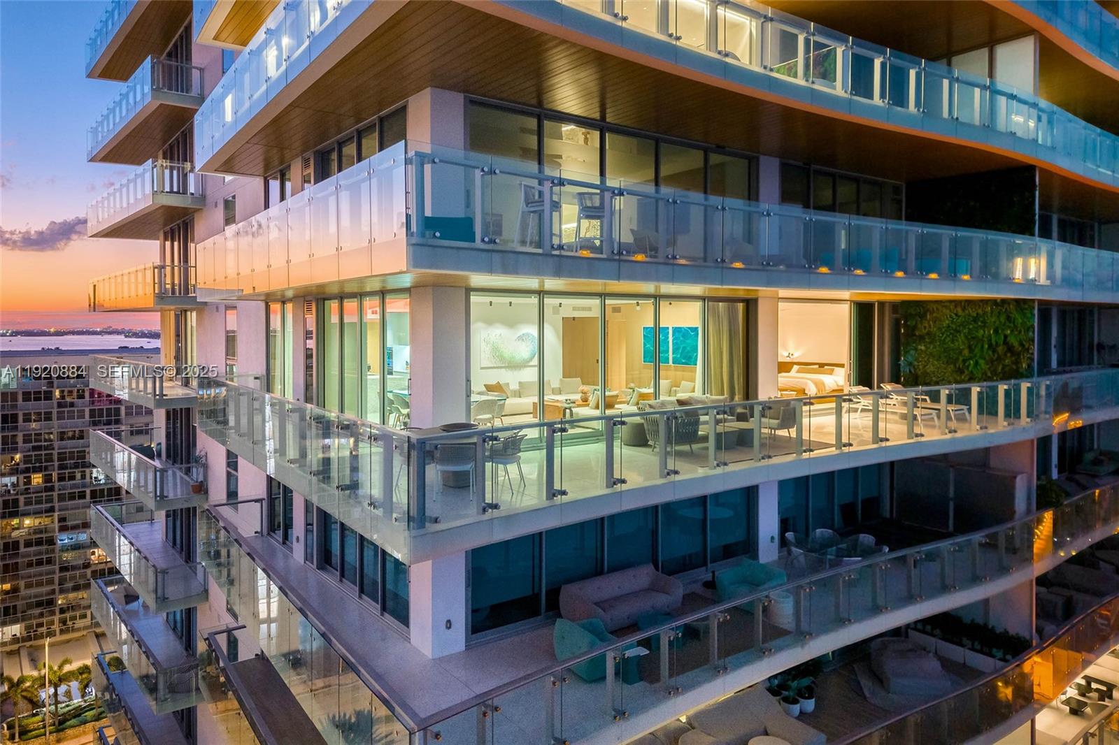 5775 Collins Ave #1501 Miami Beach, FL 33140