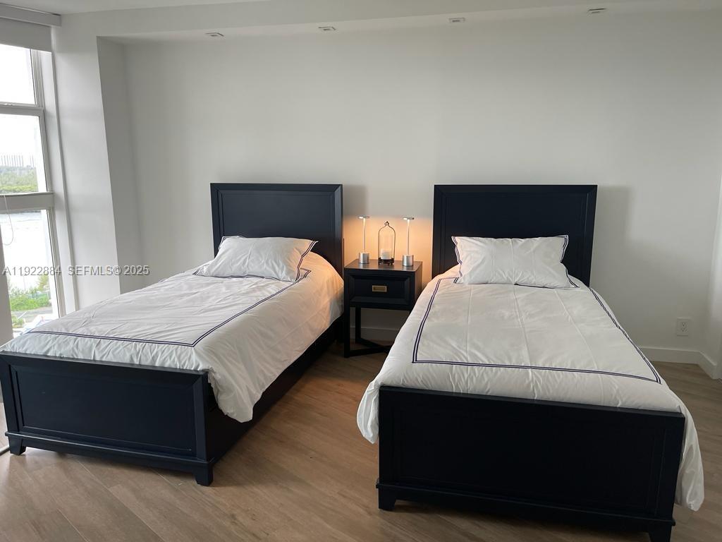 image Arlen House East11