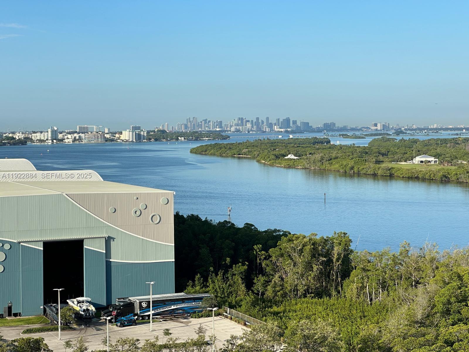 image Arlen House East23