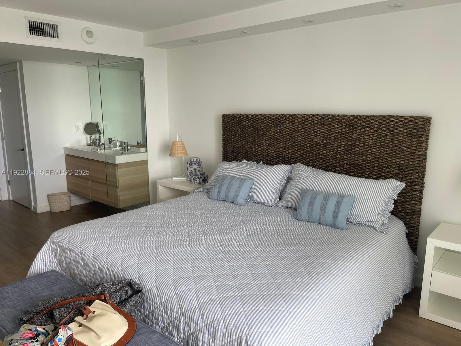 image Arlen House East6