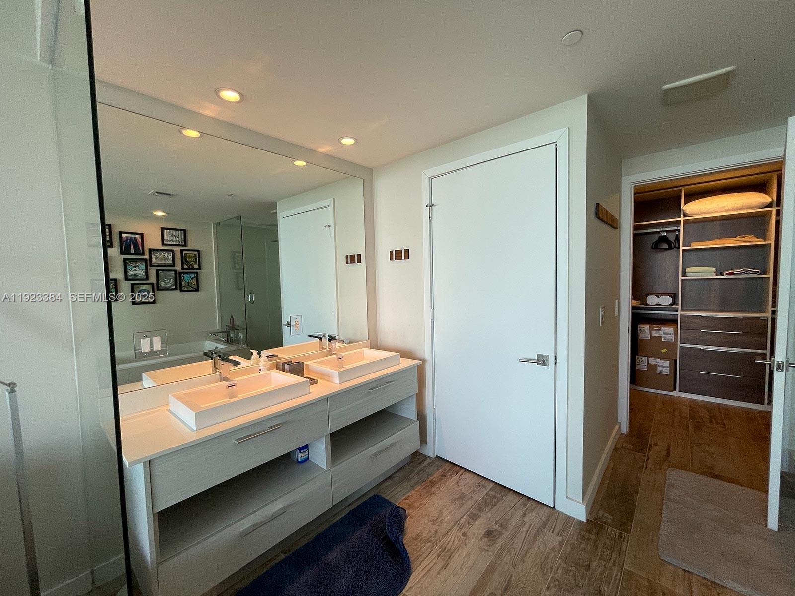 650 NE 32nd St #3005 Miami, FL 33137