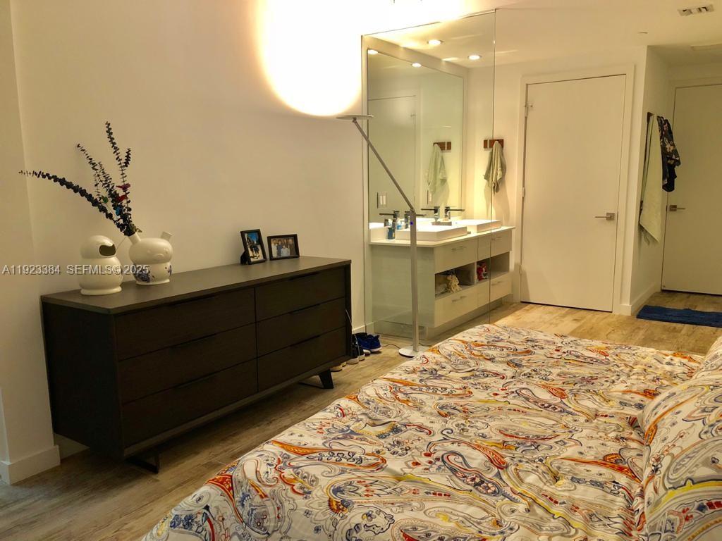 650 NE 32nd St #3005 Miami, FL 33137