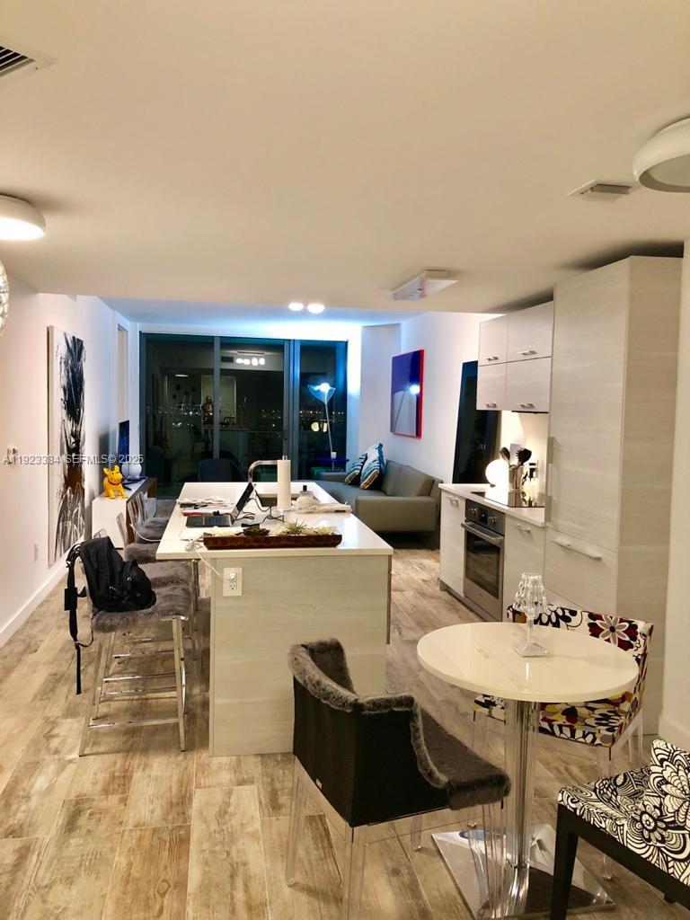 650 NE 32nd St #3005 Miami, FL 33137