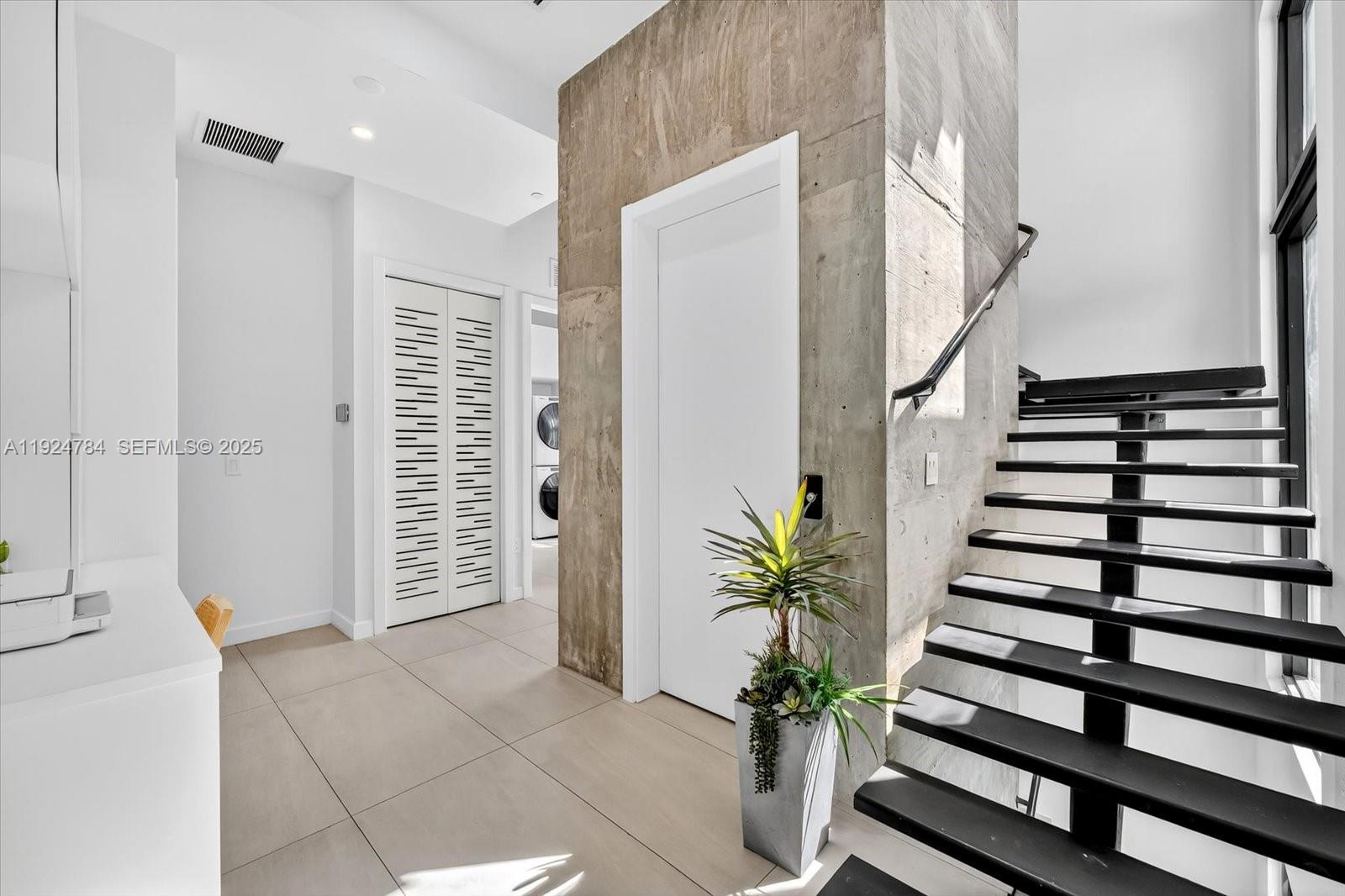 11 Century Ln Miami Beach, FL 33139