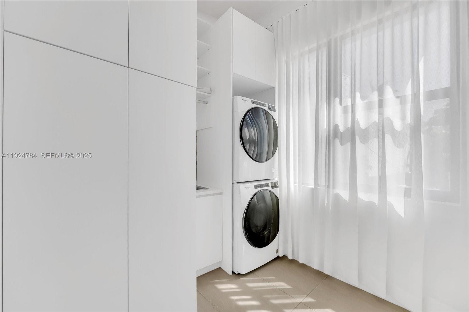 11 Century Ln Miami Beach, FL 33139