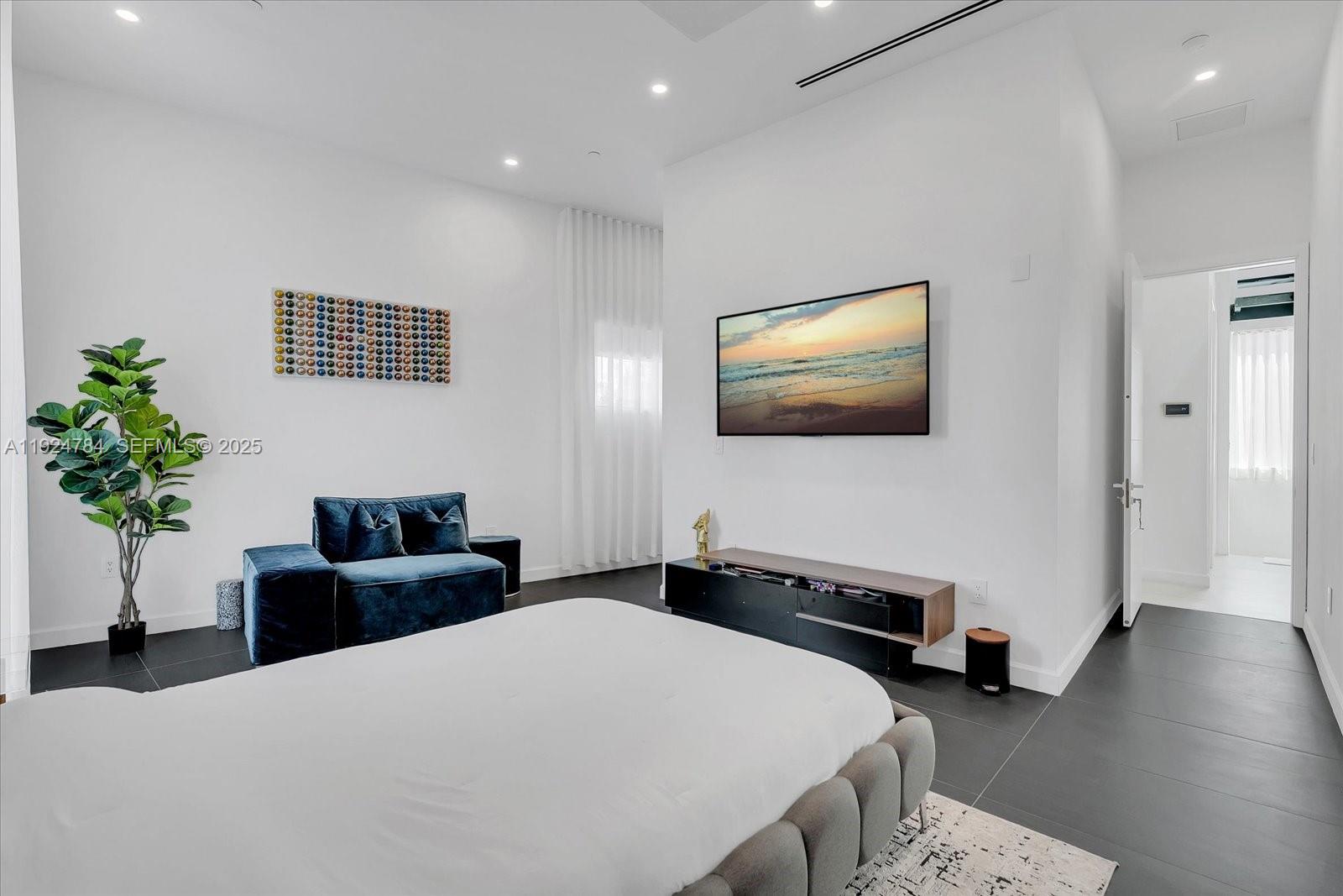 11 Century Ln Miami Beach, FL 33139